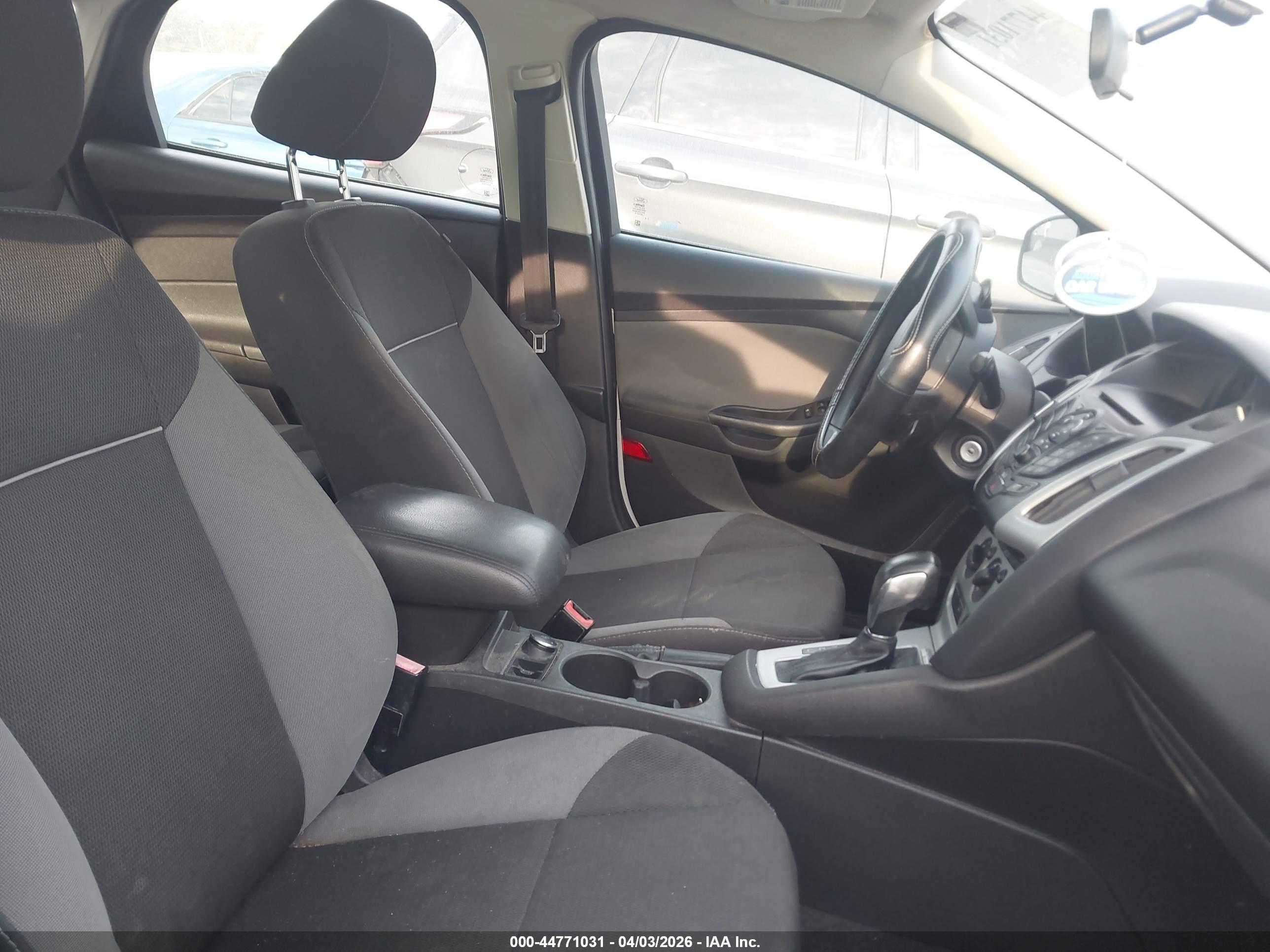FORD FOCUS image 5