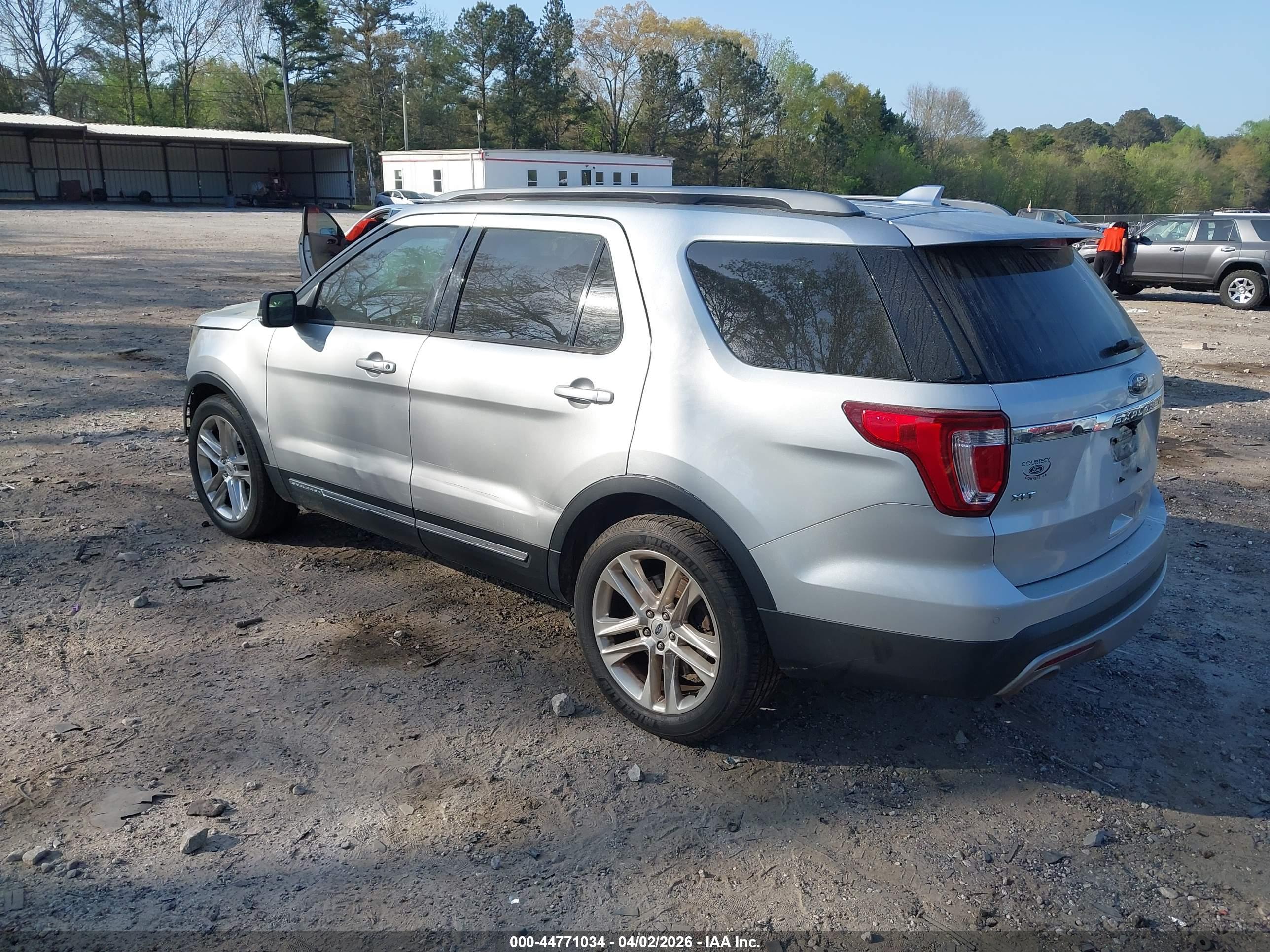 FORD EXPLORER image 3