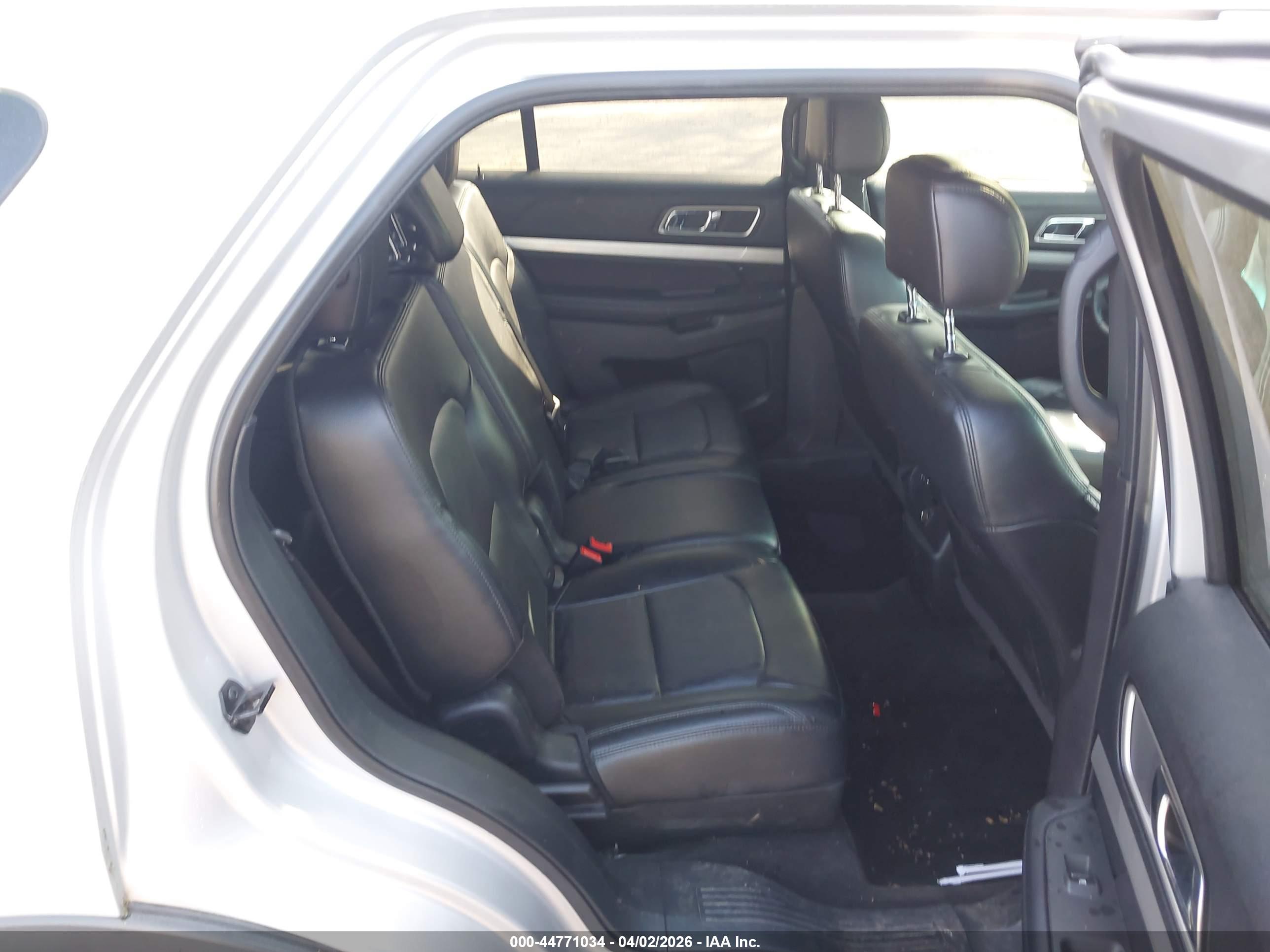 FORD EXPLORER image 8