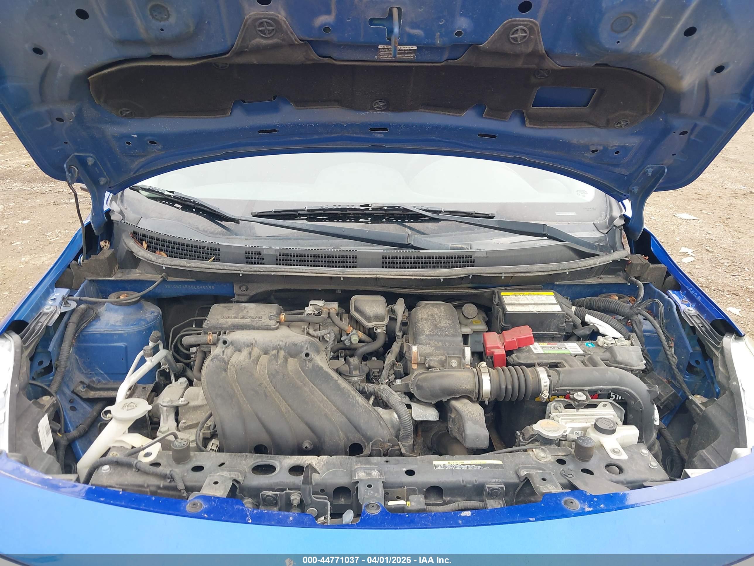 NISSAN VERSA image 10