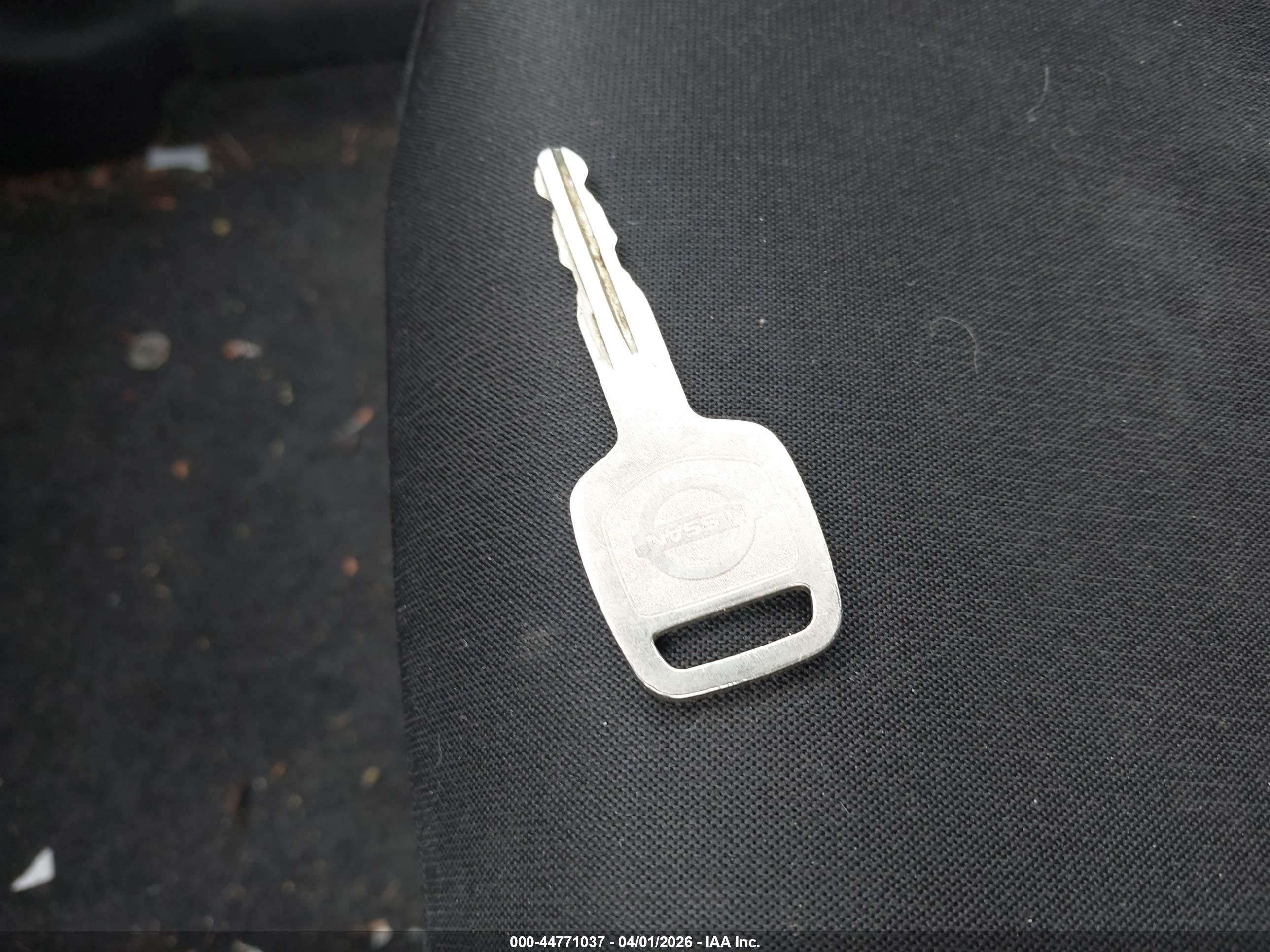 NISSAN VERSA image 11