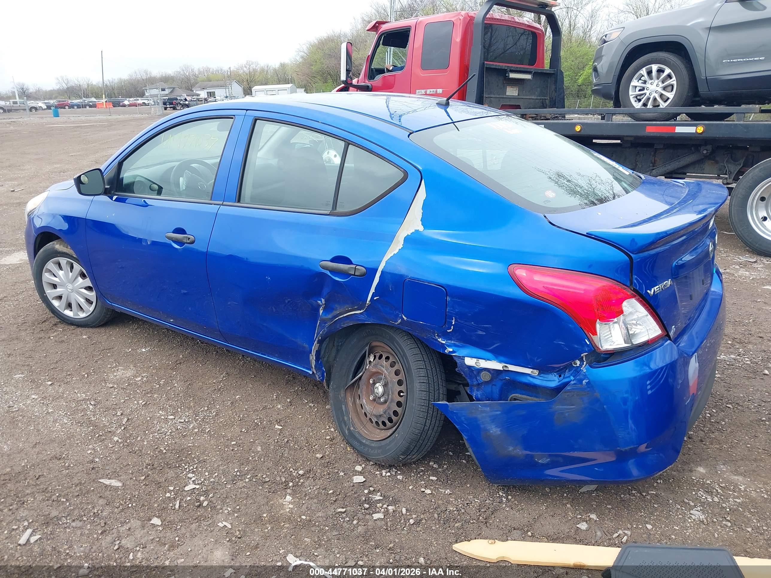 NISSAN VERSA image 3