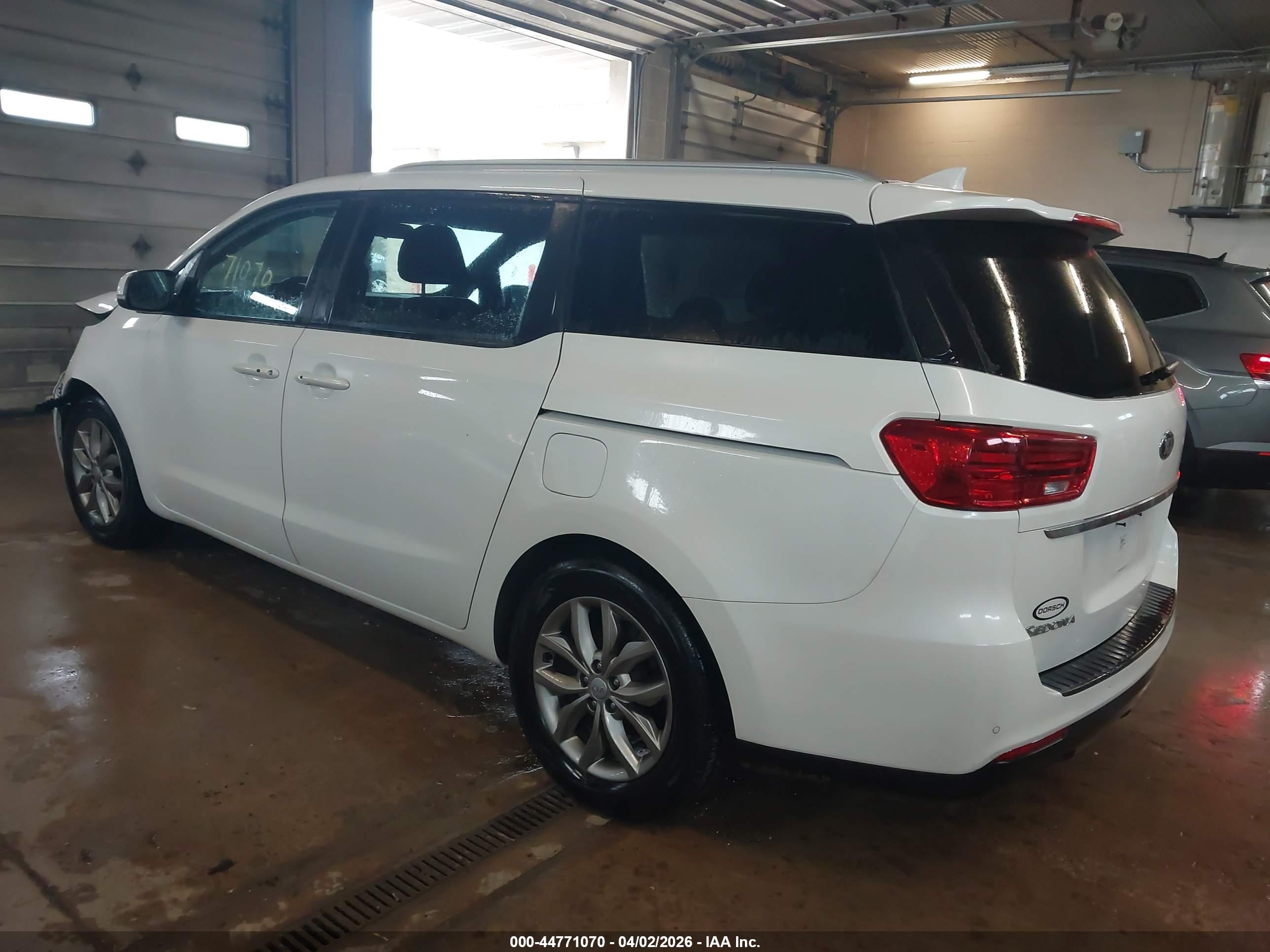 KIA SEDONA image 3