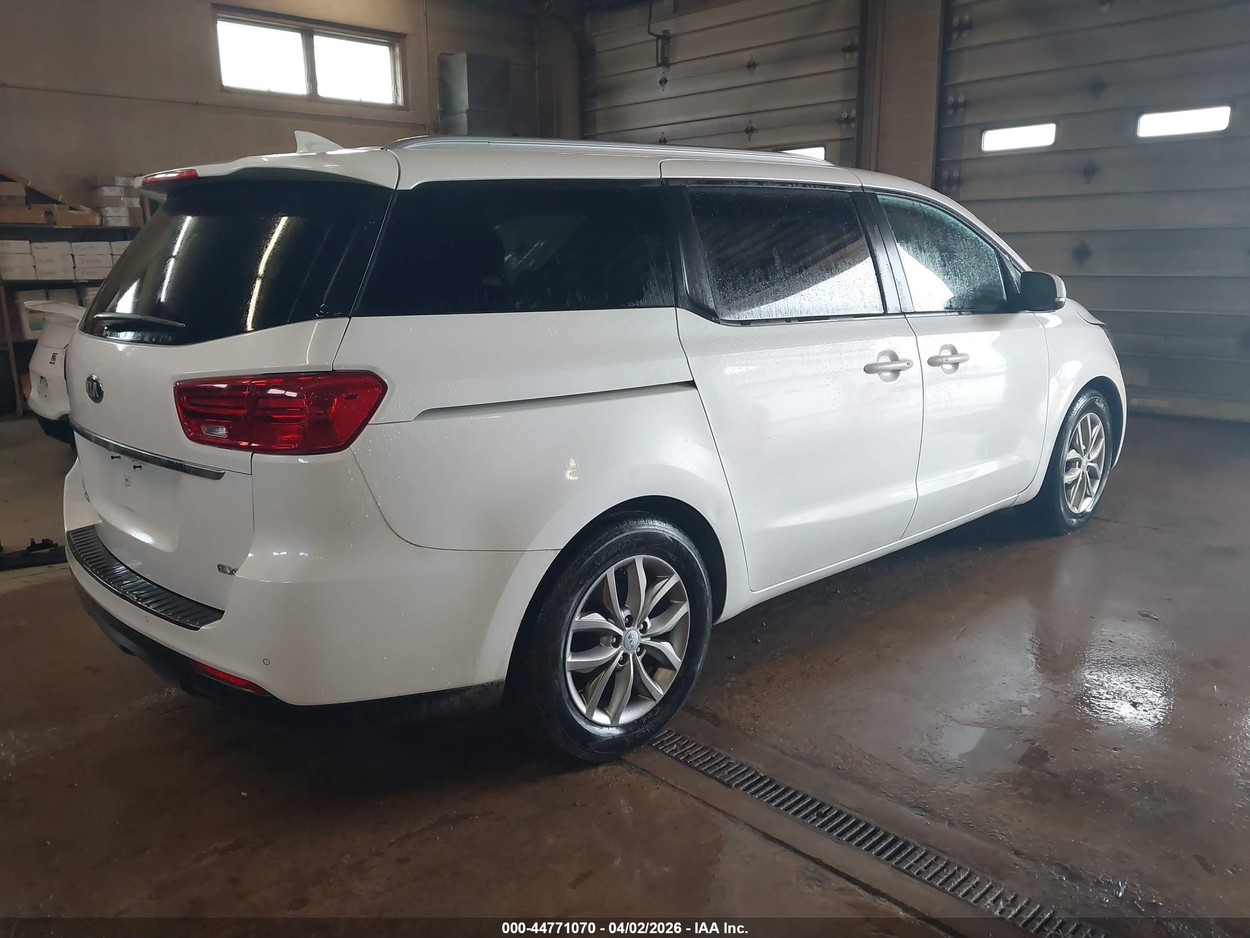 KIA SEDONA image 4