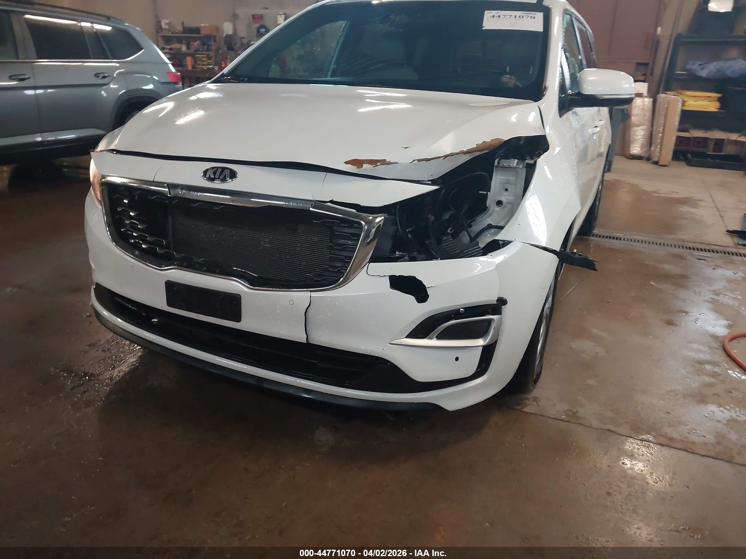 KIA SEDONA image 6