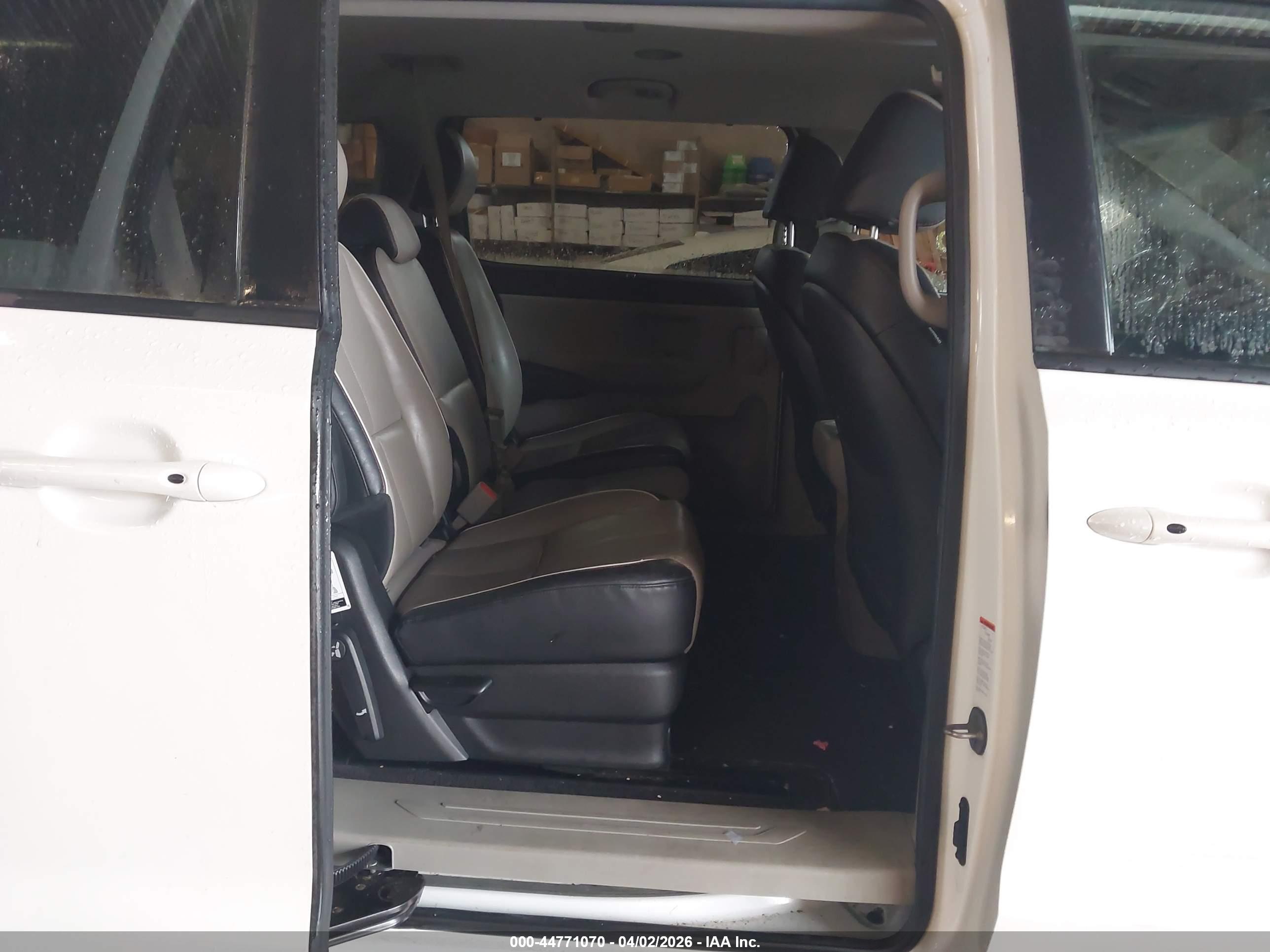 KIA SEDONA image 8