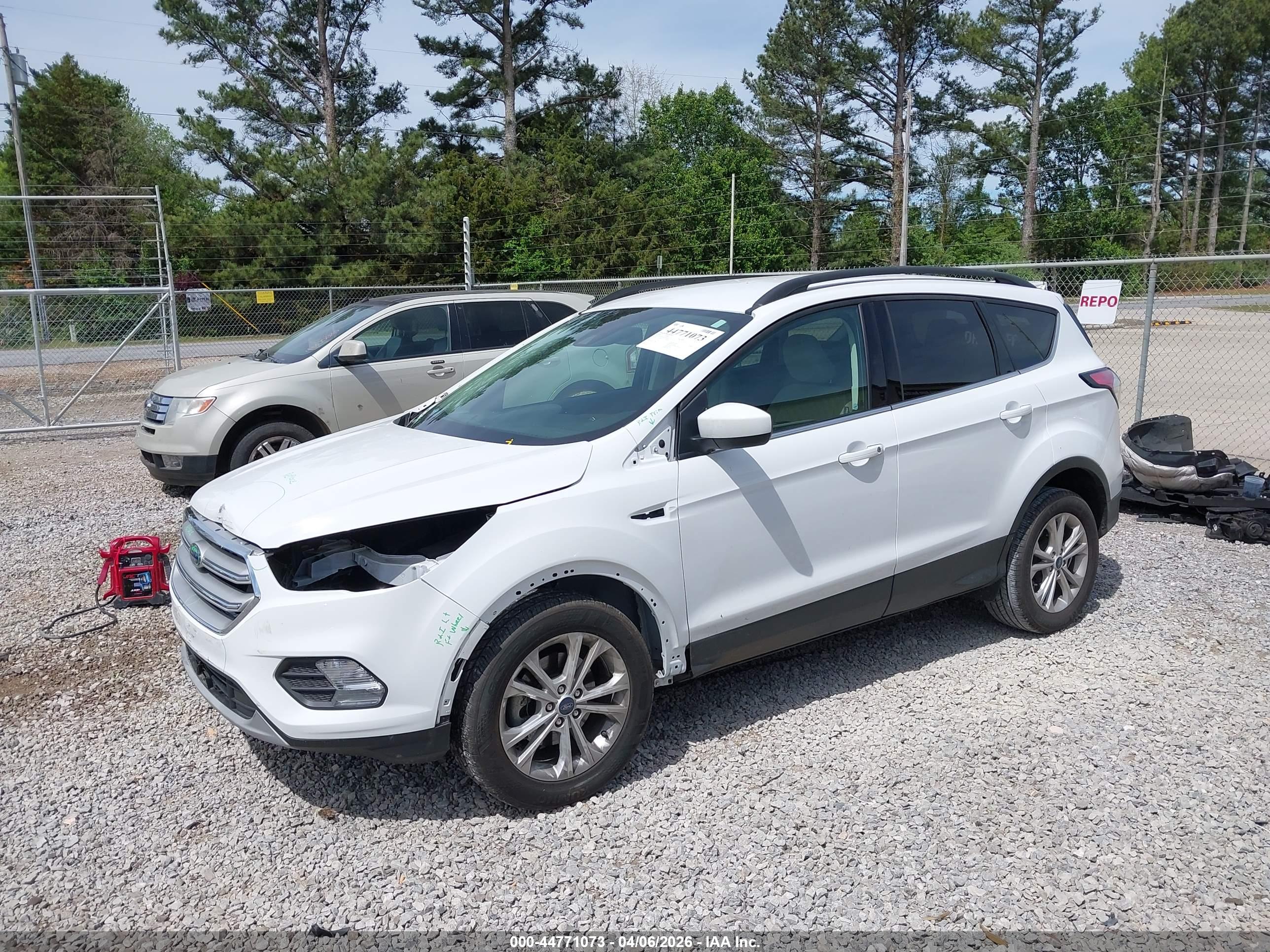 FORD ESCAPE image 2