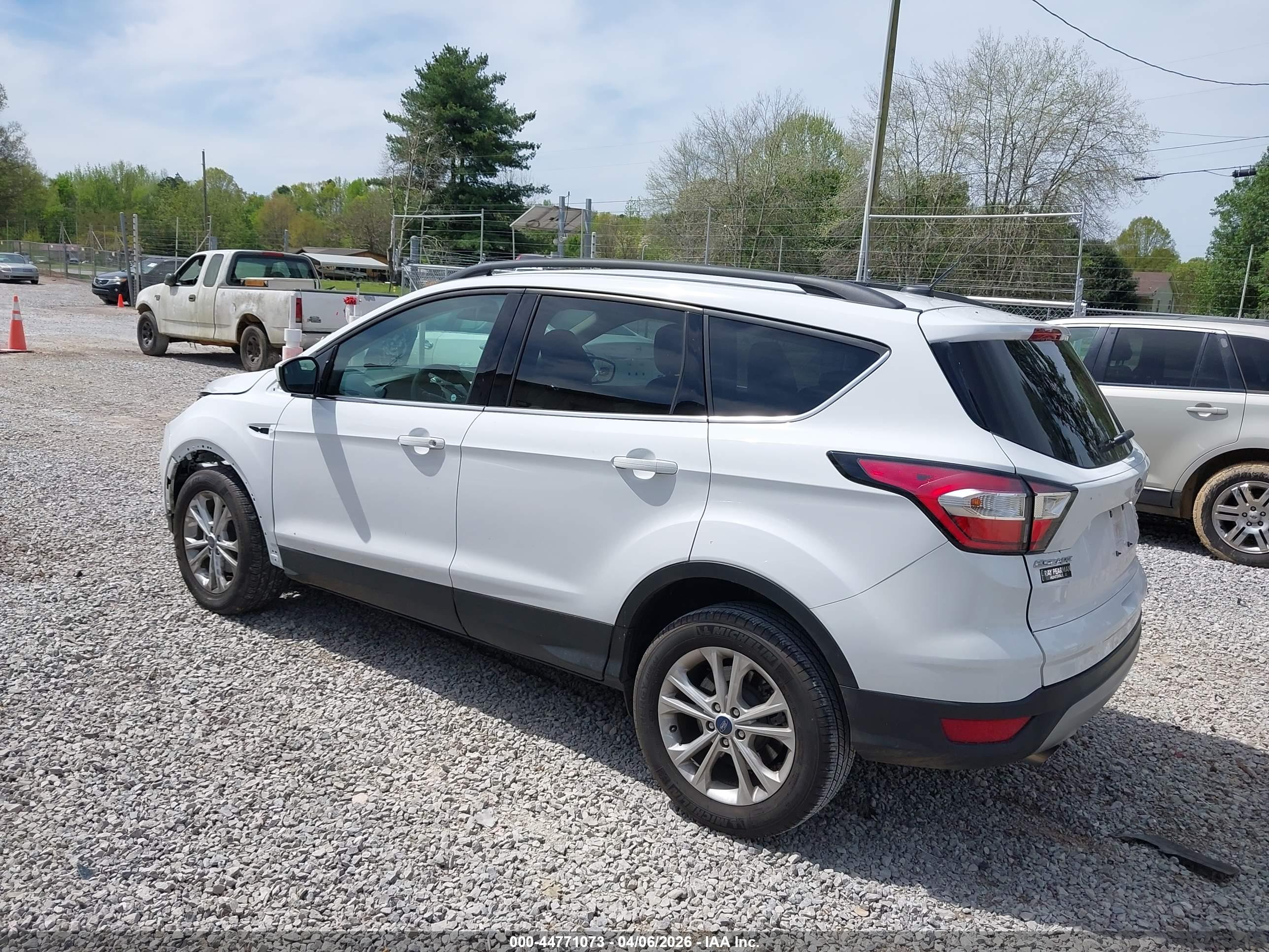 FORD ESCAPE image 3
