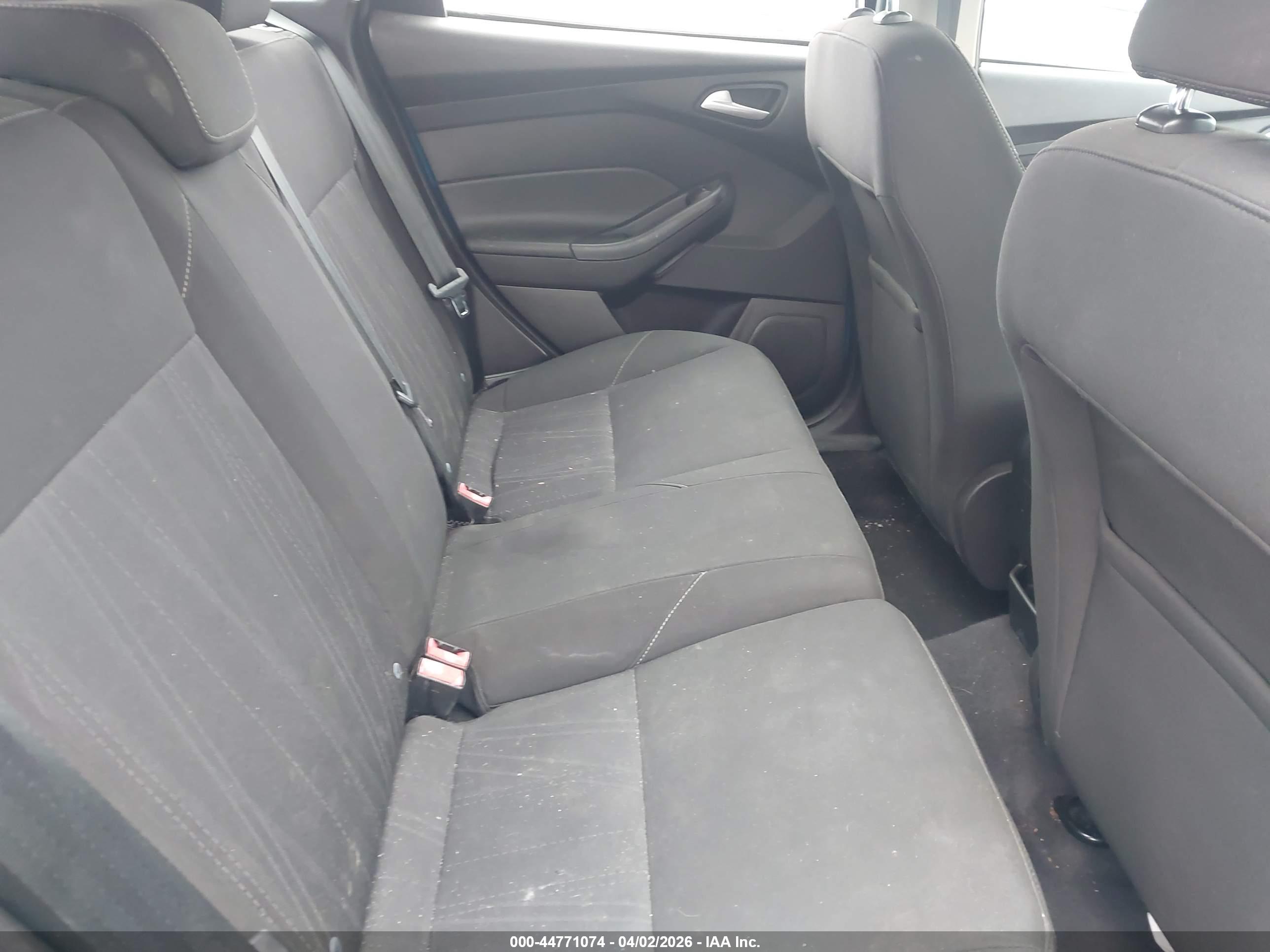 FORD FOCUS image 8
