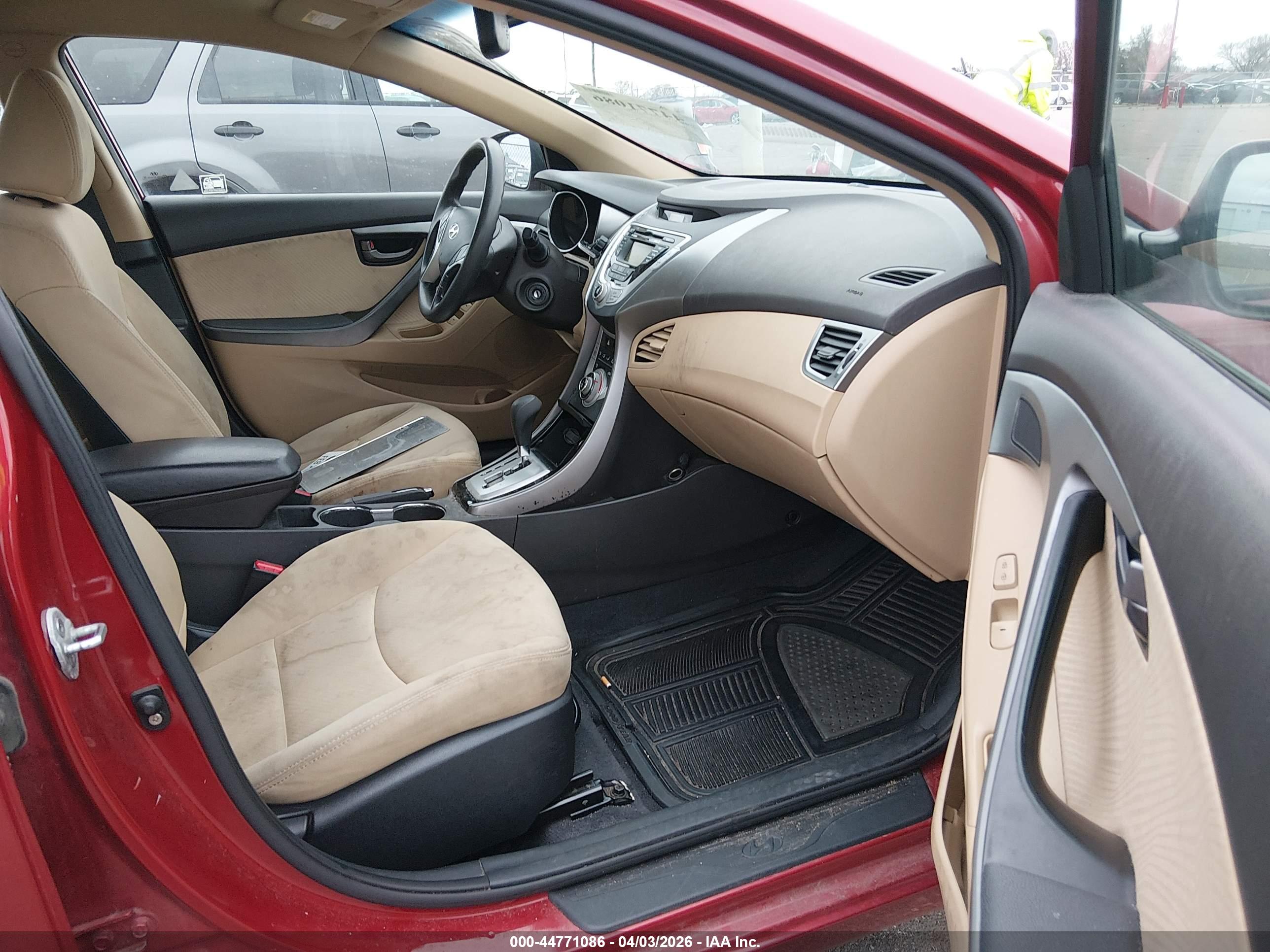 HYUNDAI ELANTRA image 5