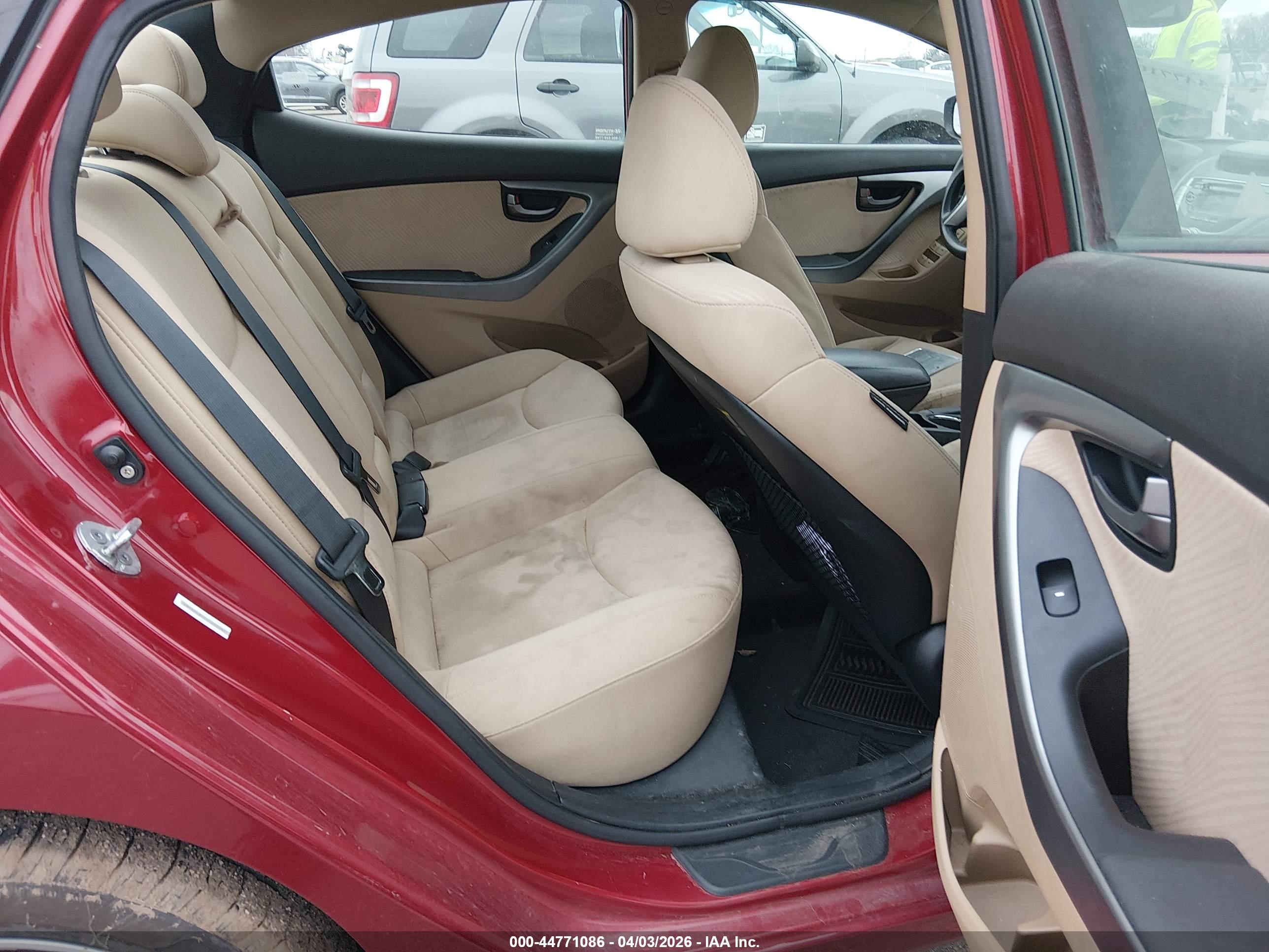HYUNDAI ELANTRA image 8