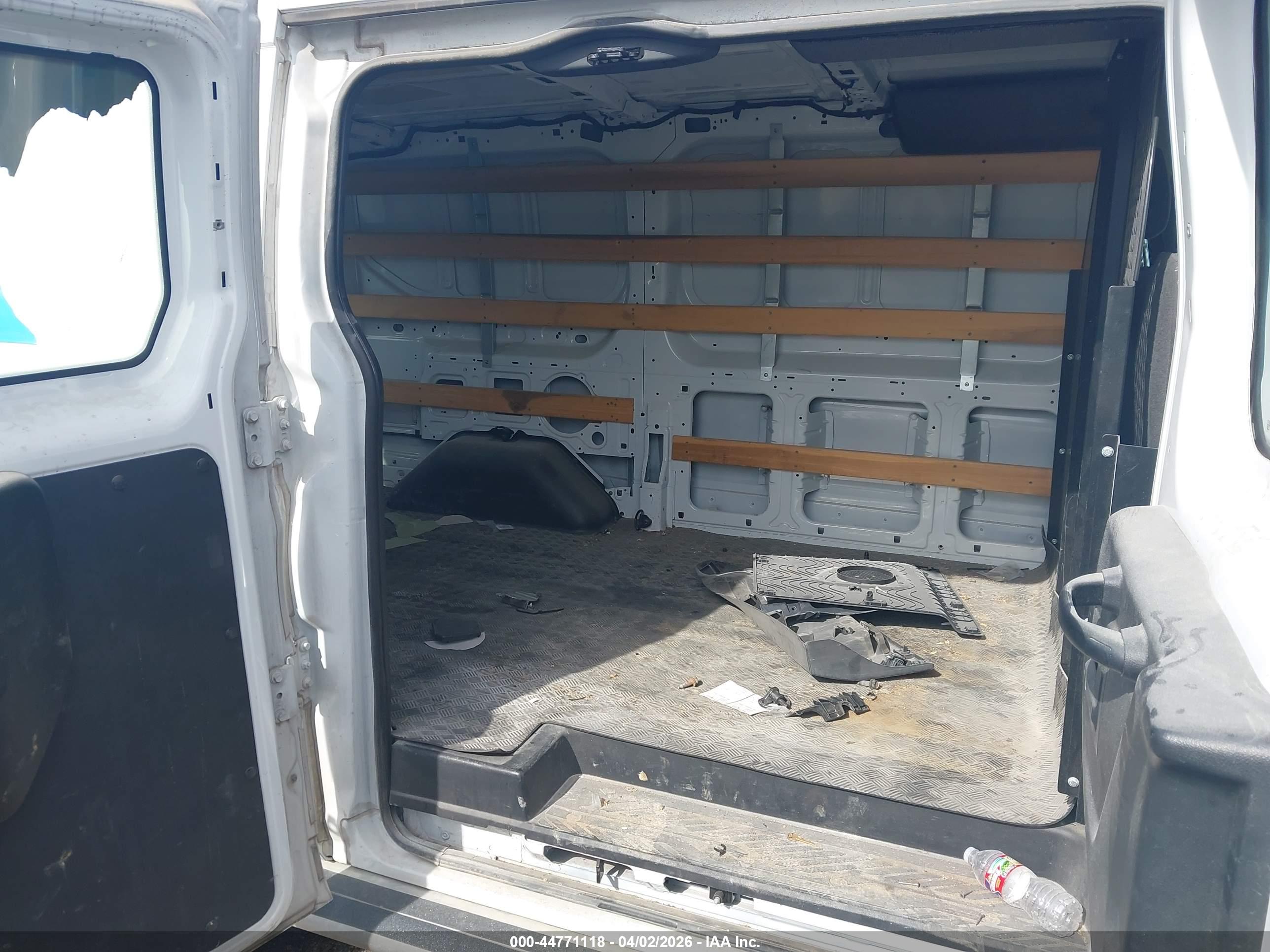 FORD TRANSIT-250 image 8