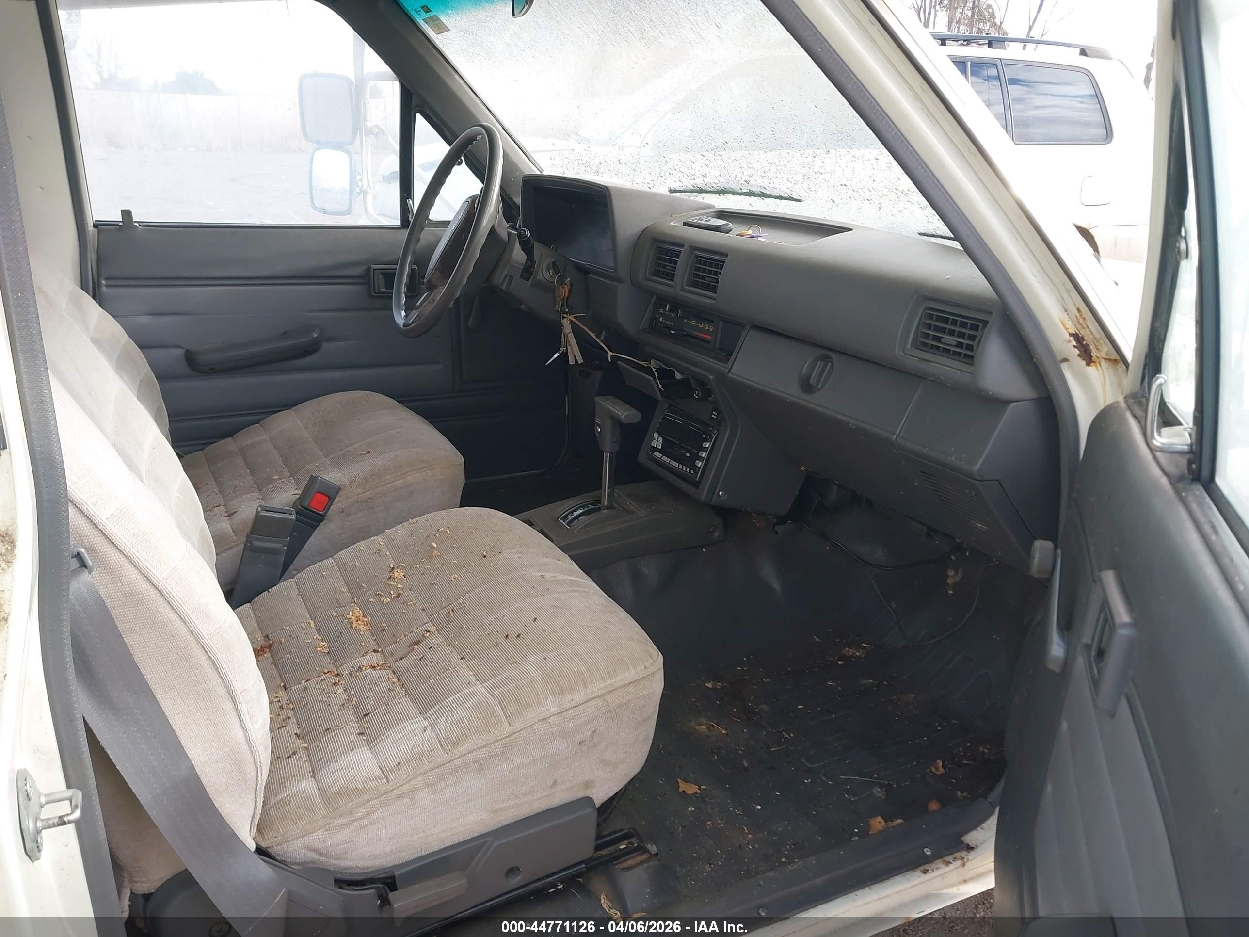 TOYOTA PICKUP image 5