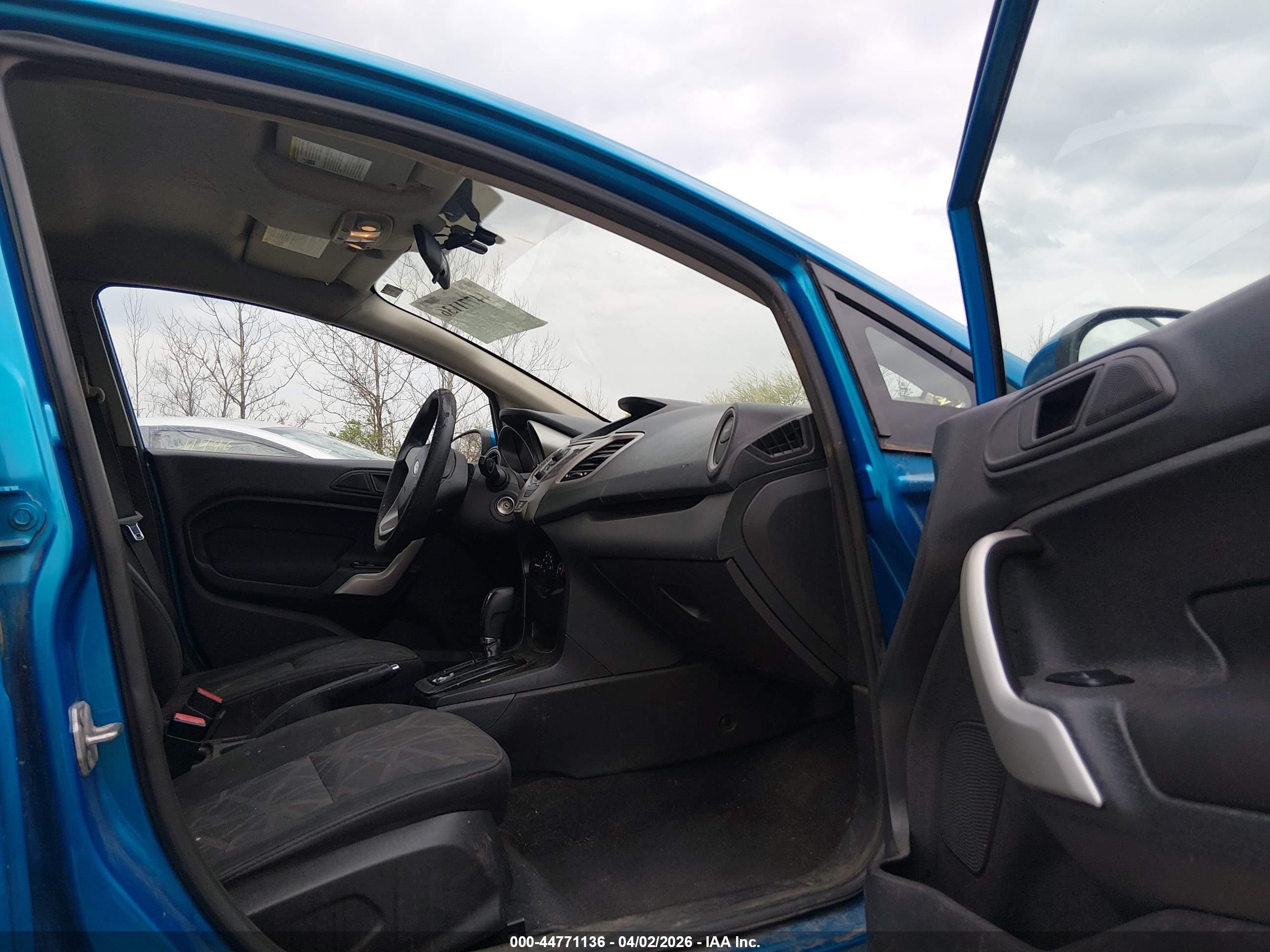 FORD FIESTA image 5