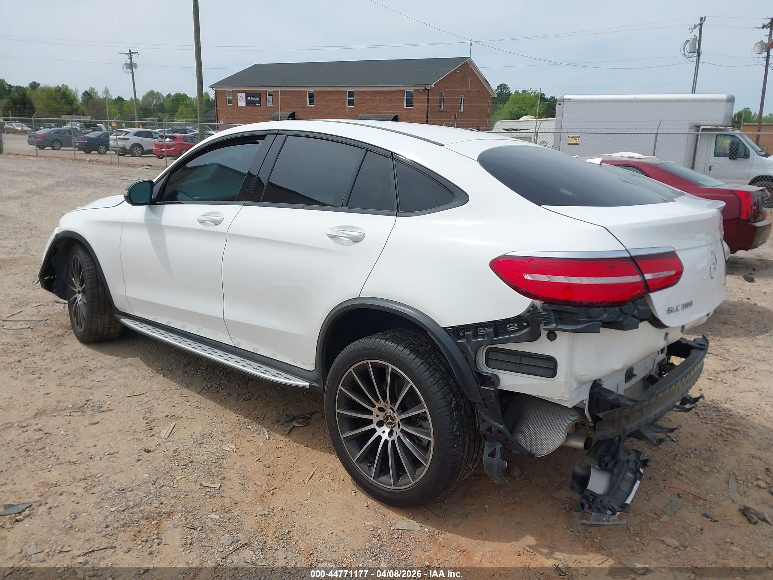 MERCEDES-BENZ GLC image 3