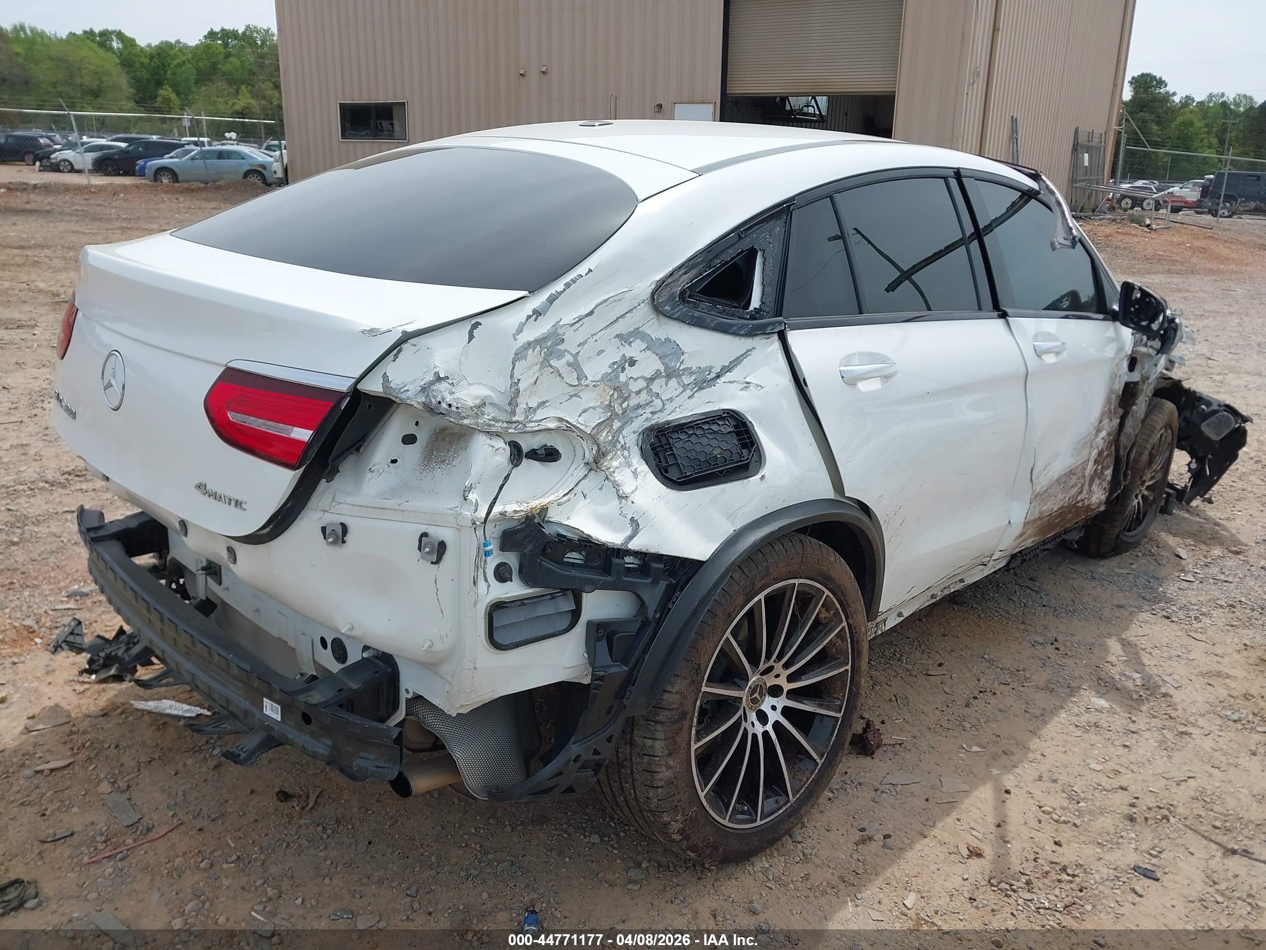 MERCEDES-BENZ GLC image 4