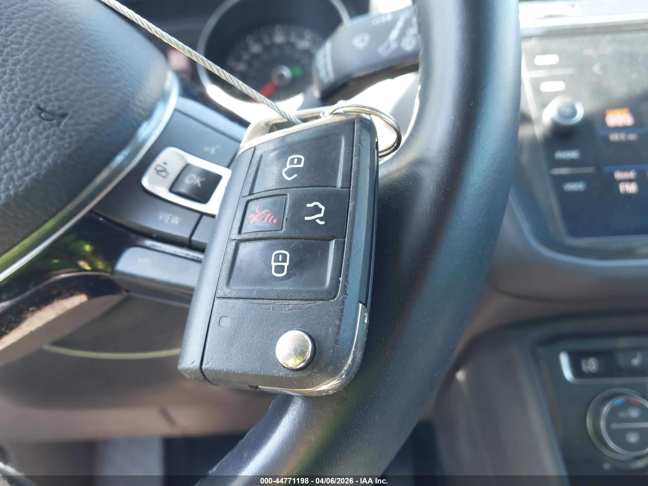 VOLKSWAGEN TIGUAN image 11