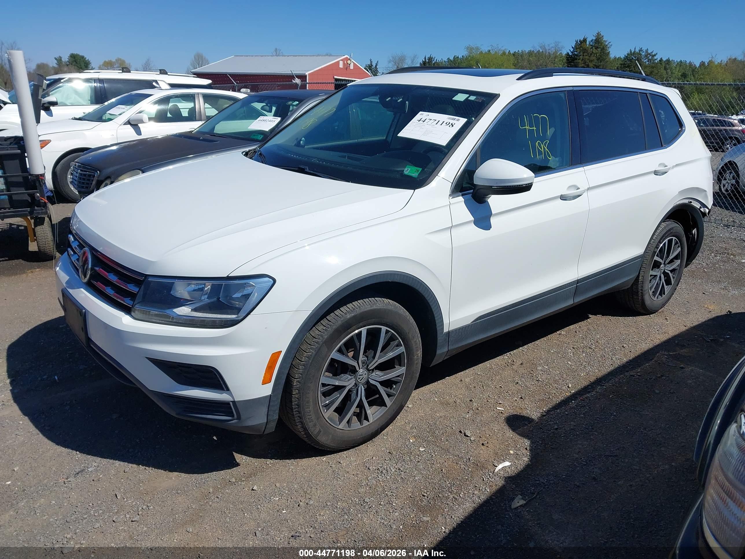 VOLKSWAGEN TIGUAN image 2