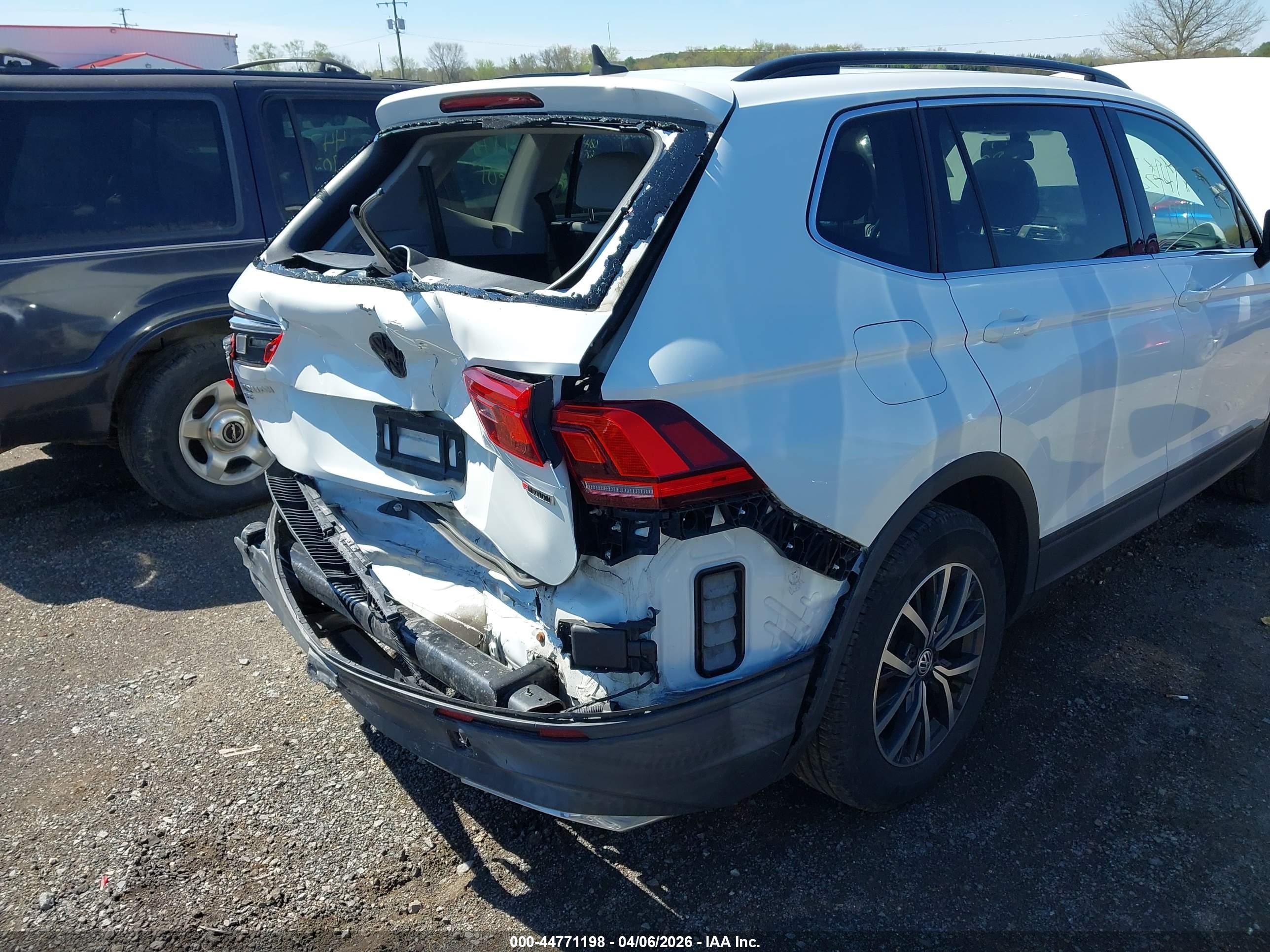 VOLKSWAGEN TIGUAN image 6