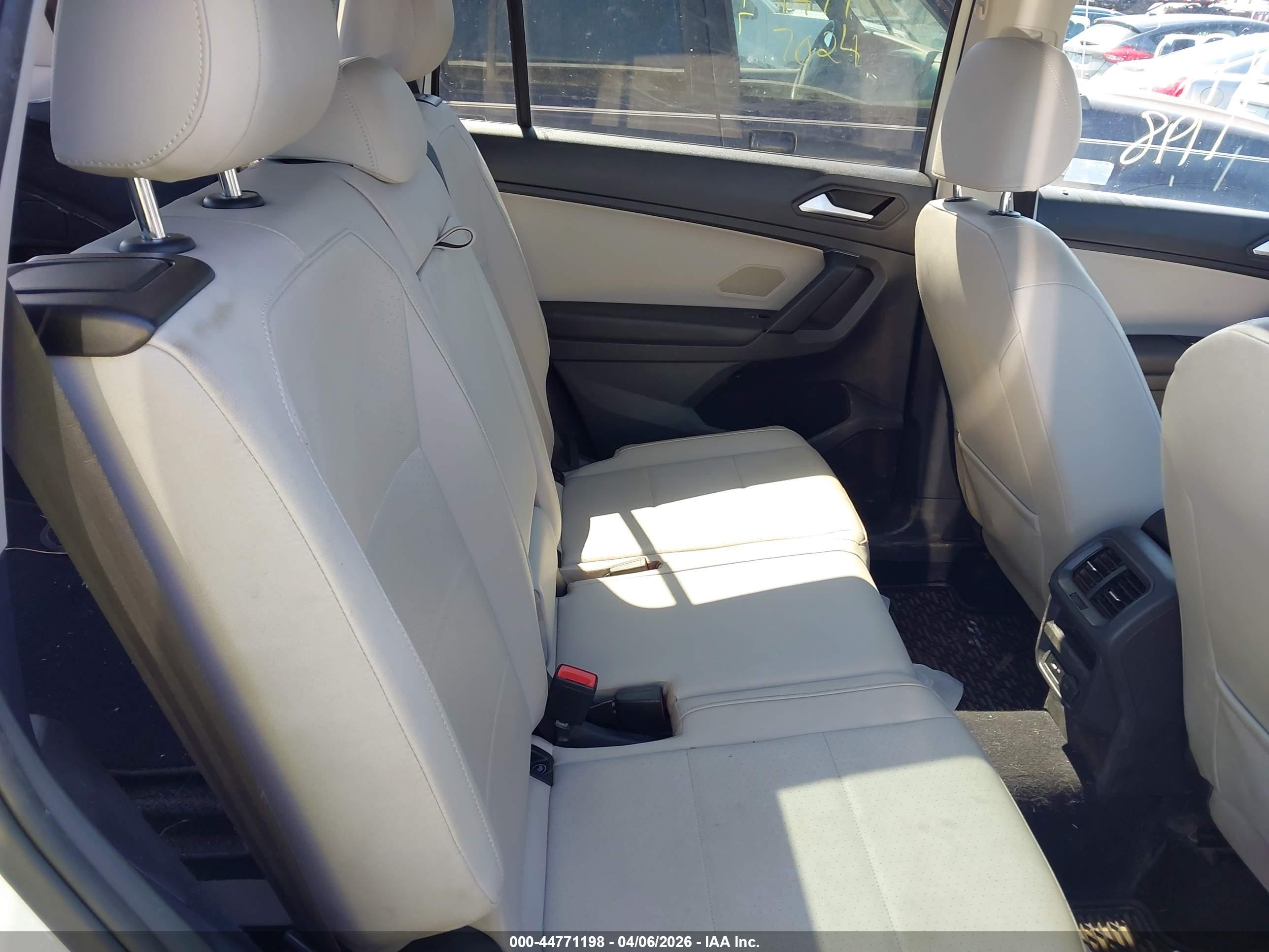 VOLKSWAGEN TIGUAN image 8