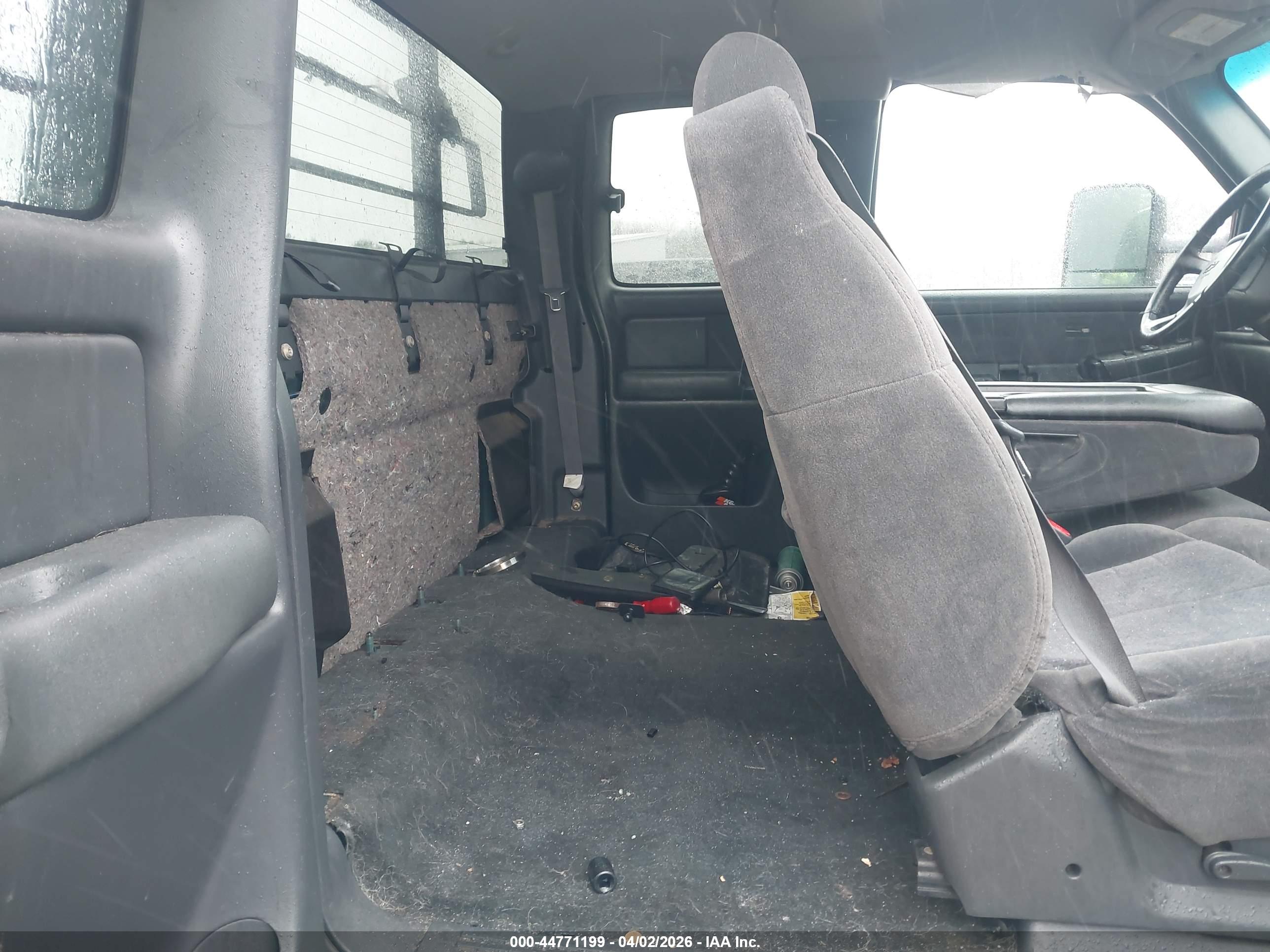 CHEVROLET SILVERADO image 8