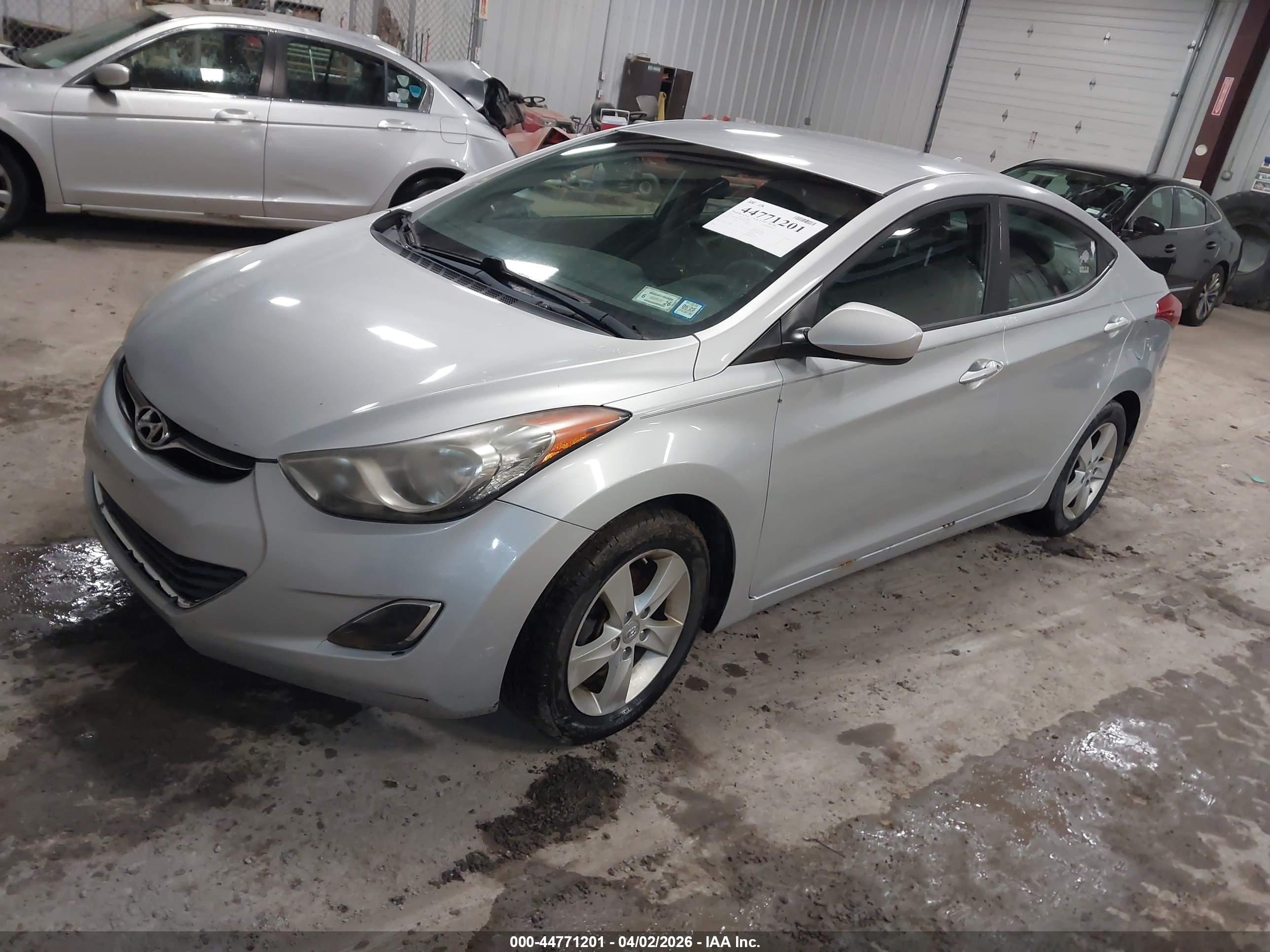 HYUNDAI ELANTRA image 2
