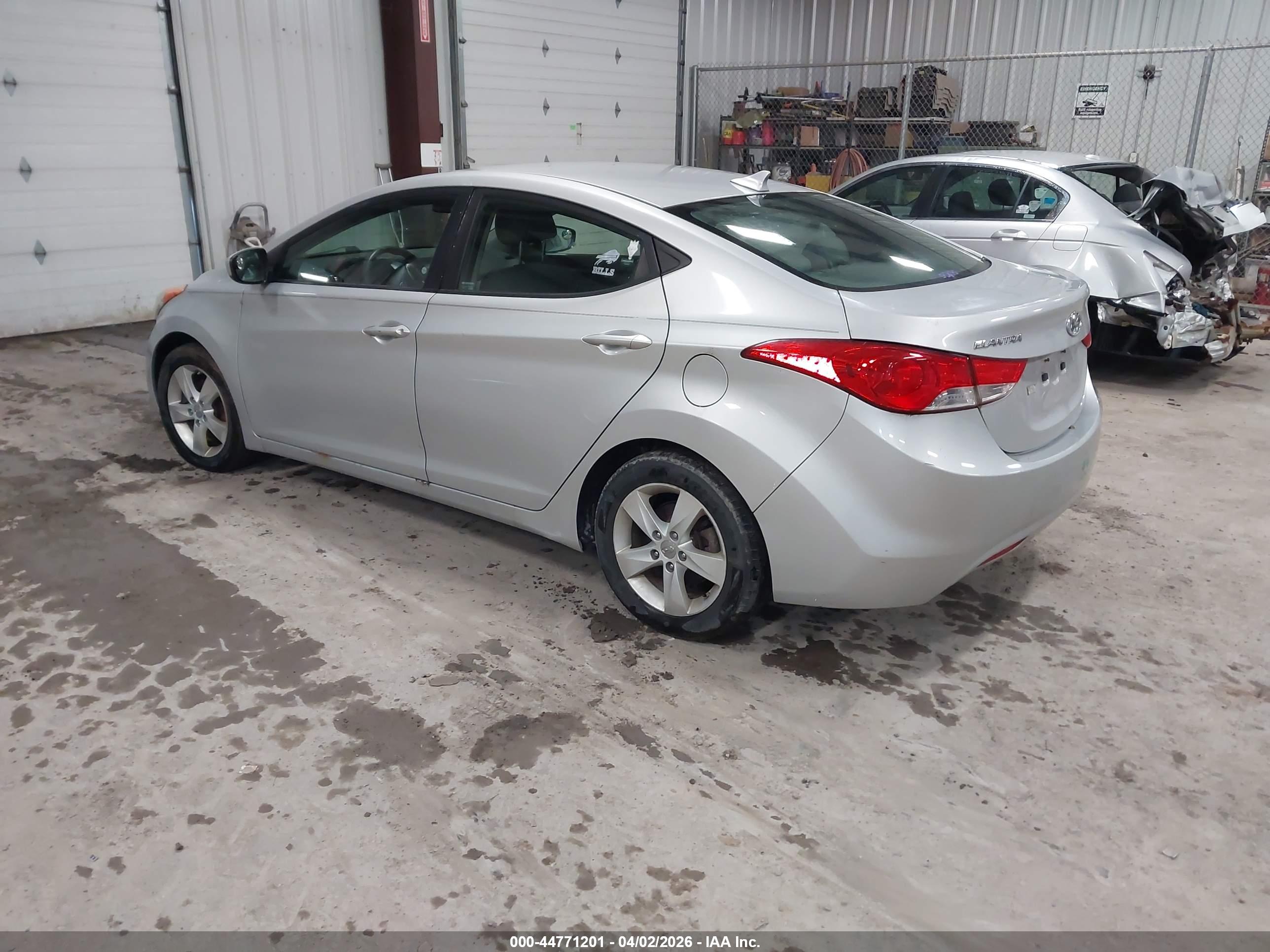 HYUNDAI ELANTRA image 3