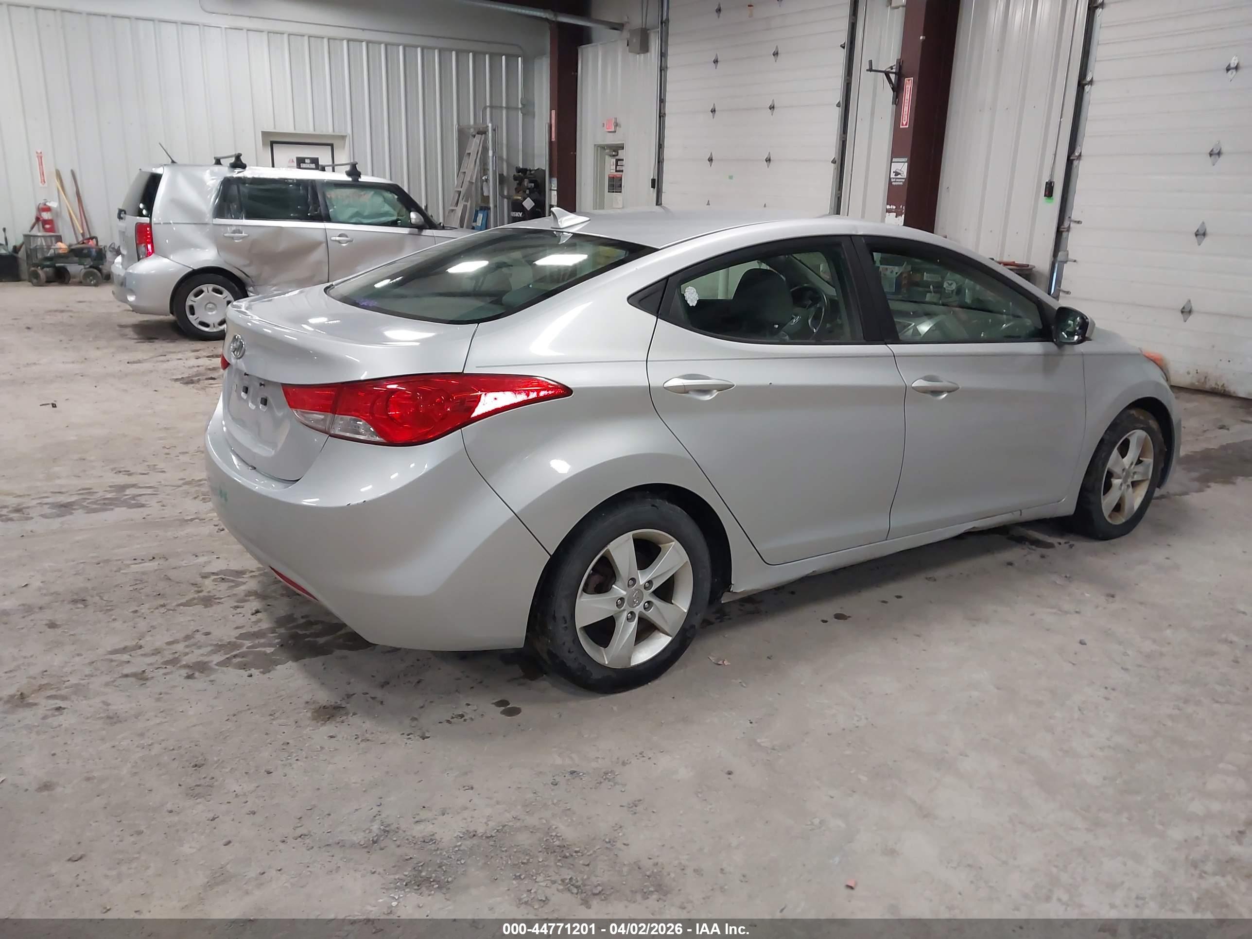 HYUNDAI ELANTRA image 4