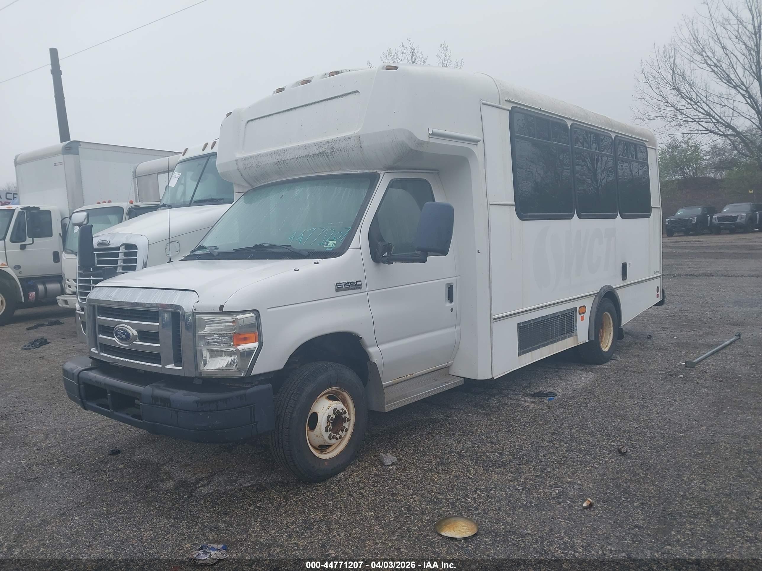 FORD E-450 image 2