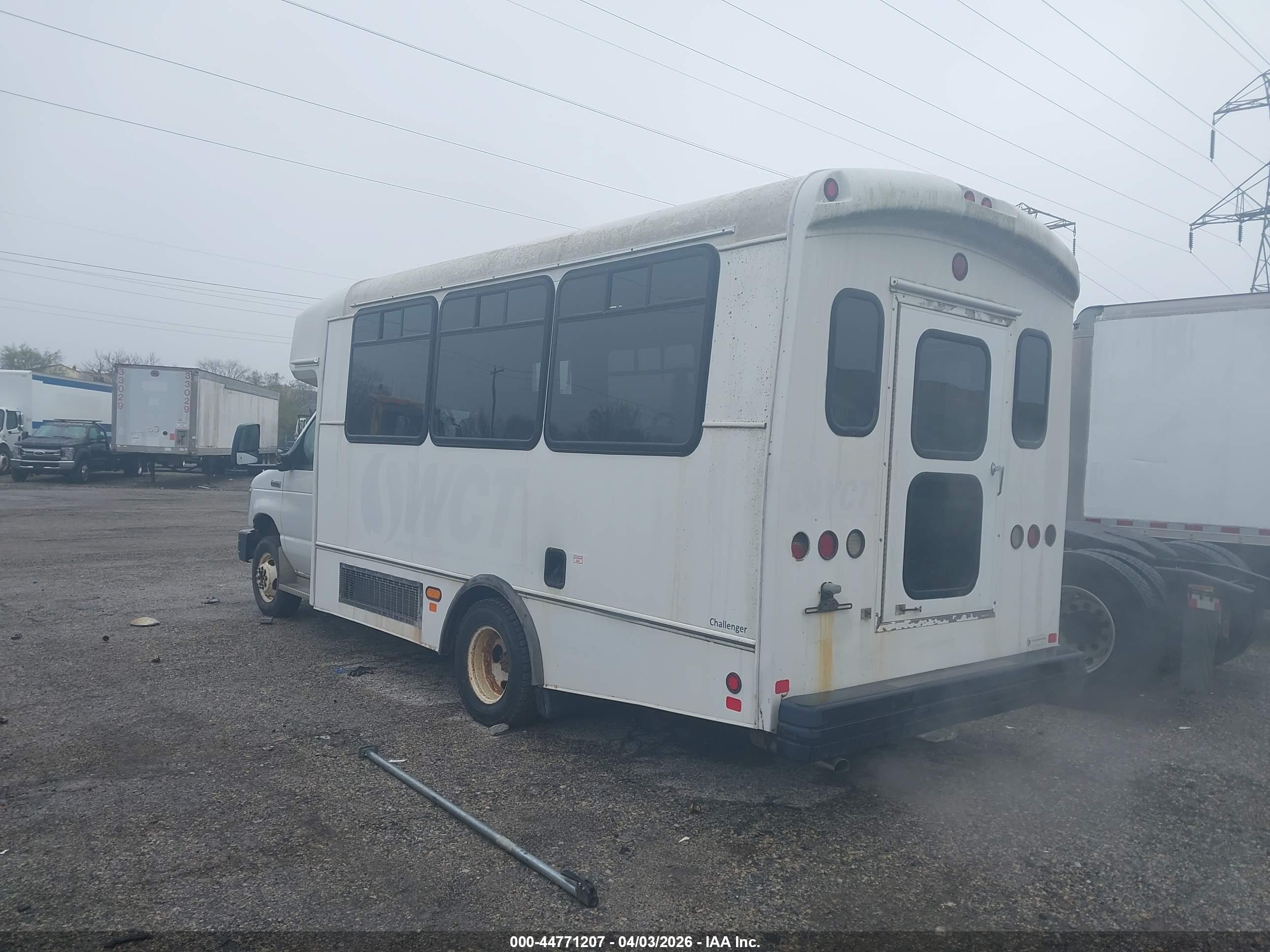 FORD E-450 image 3