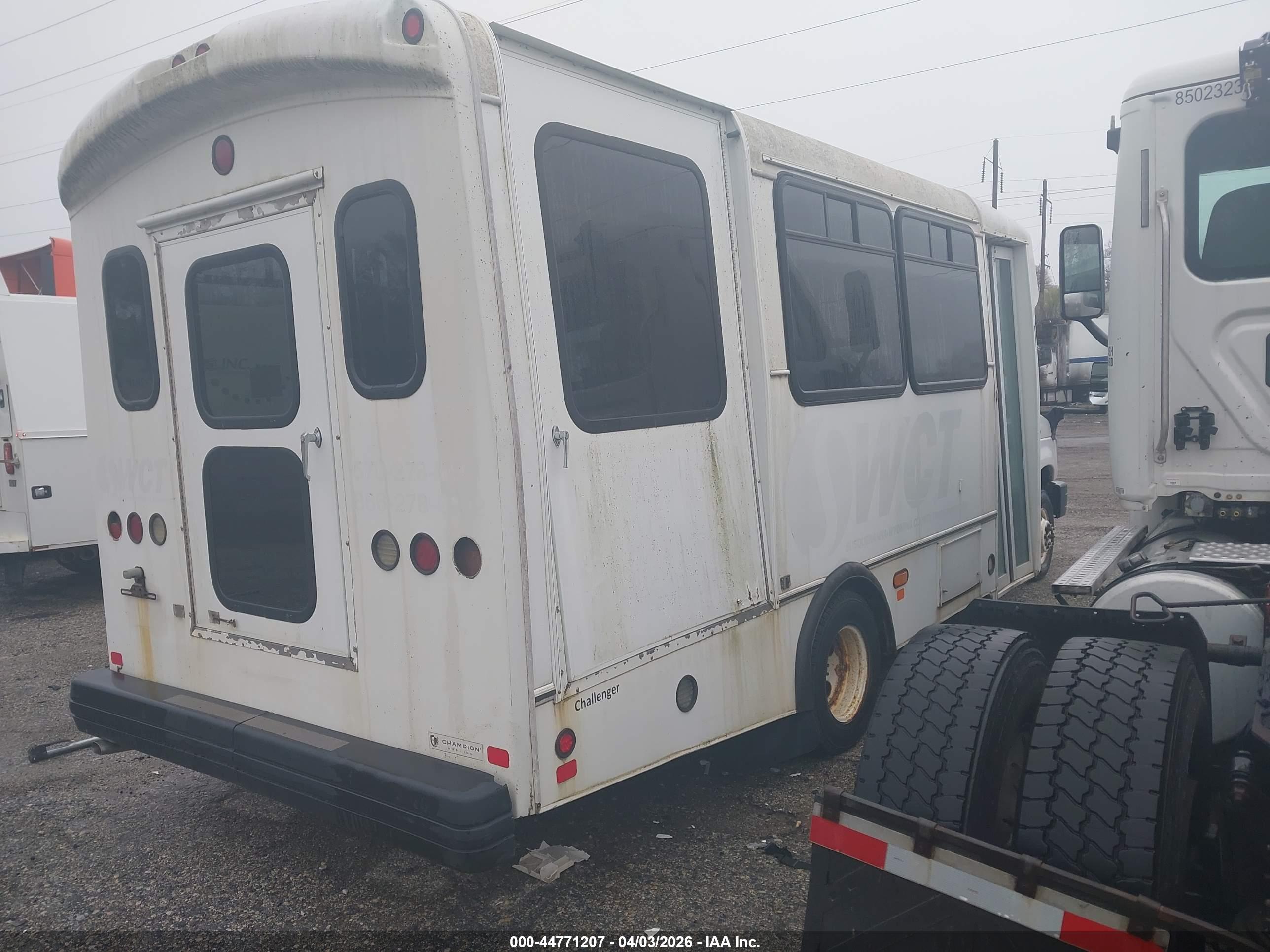 FORD E-450 image 4