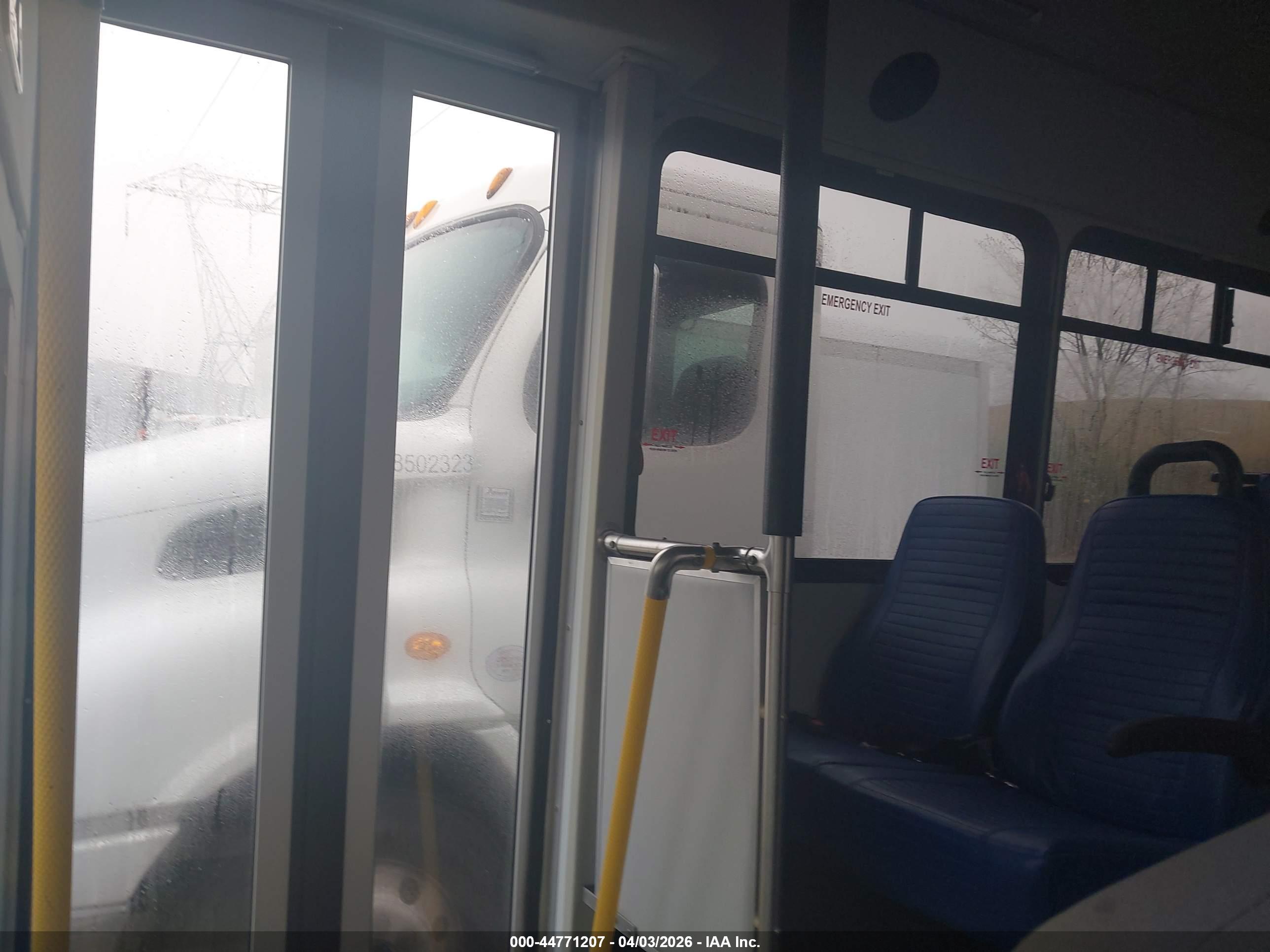 FORD E-450 image 7