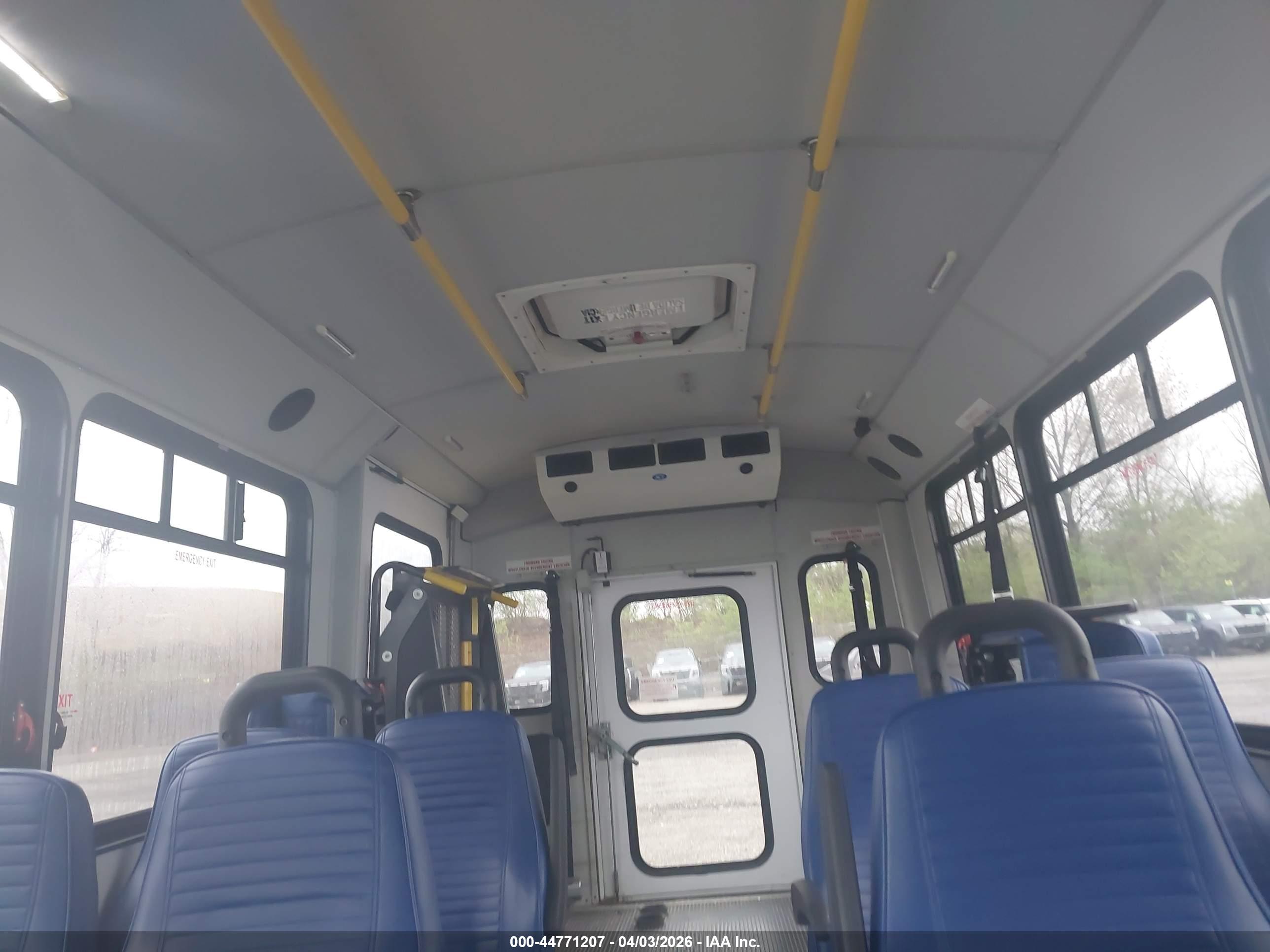 FORD E-450 image 8