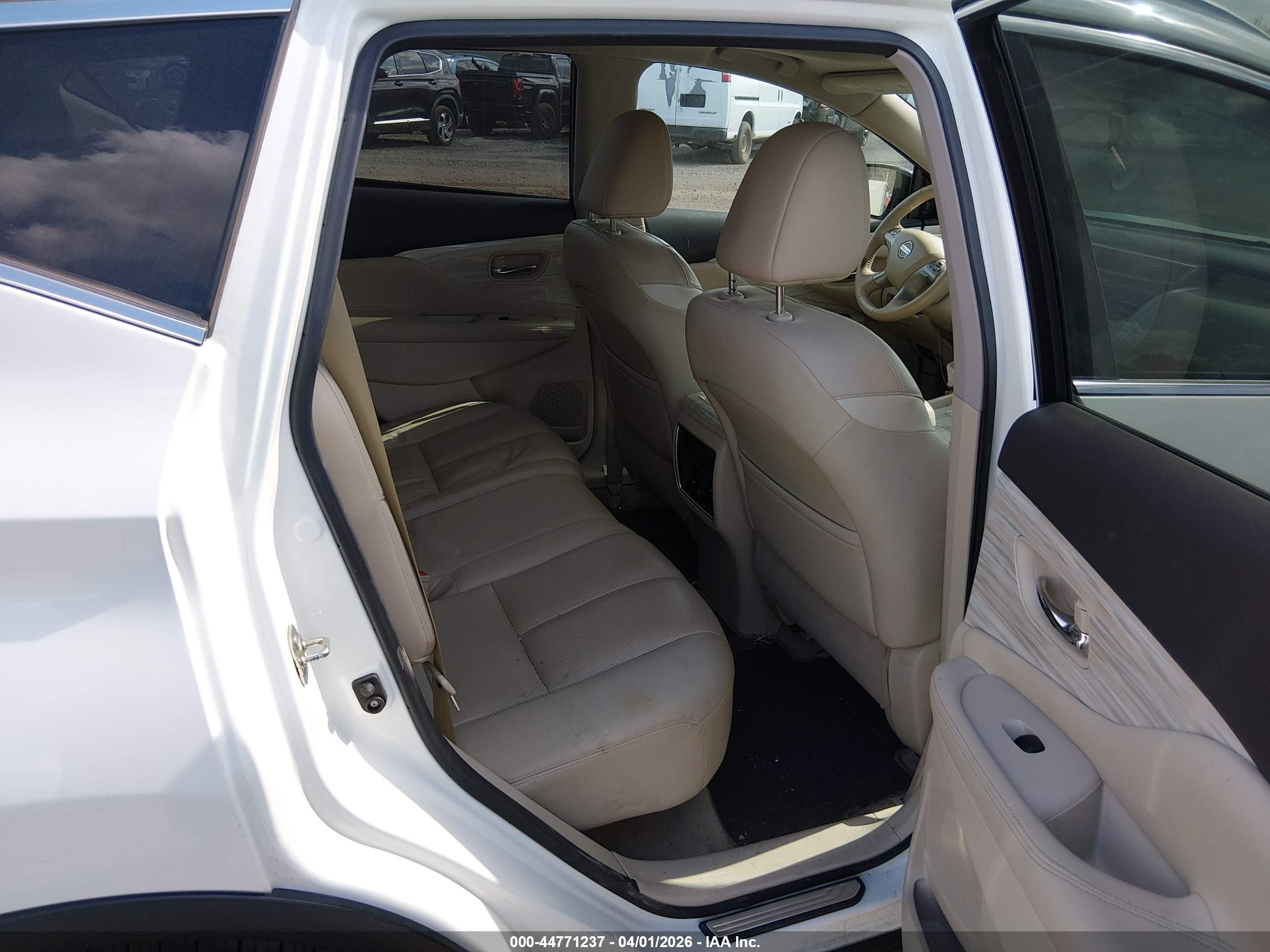 NISSAN MURANO image 8