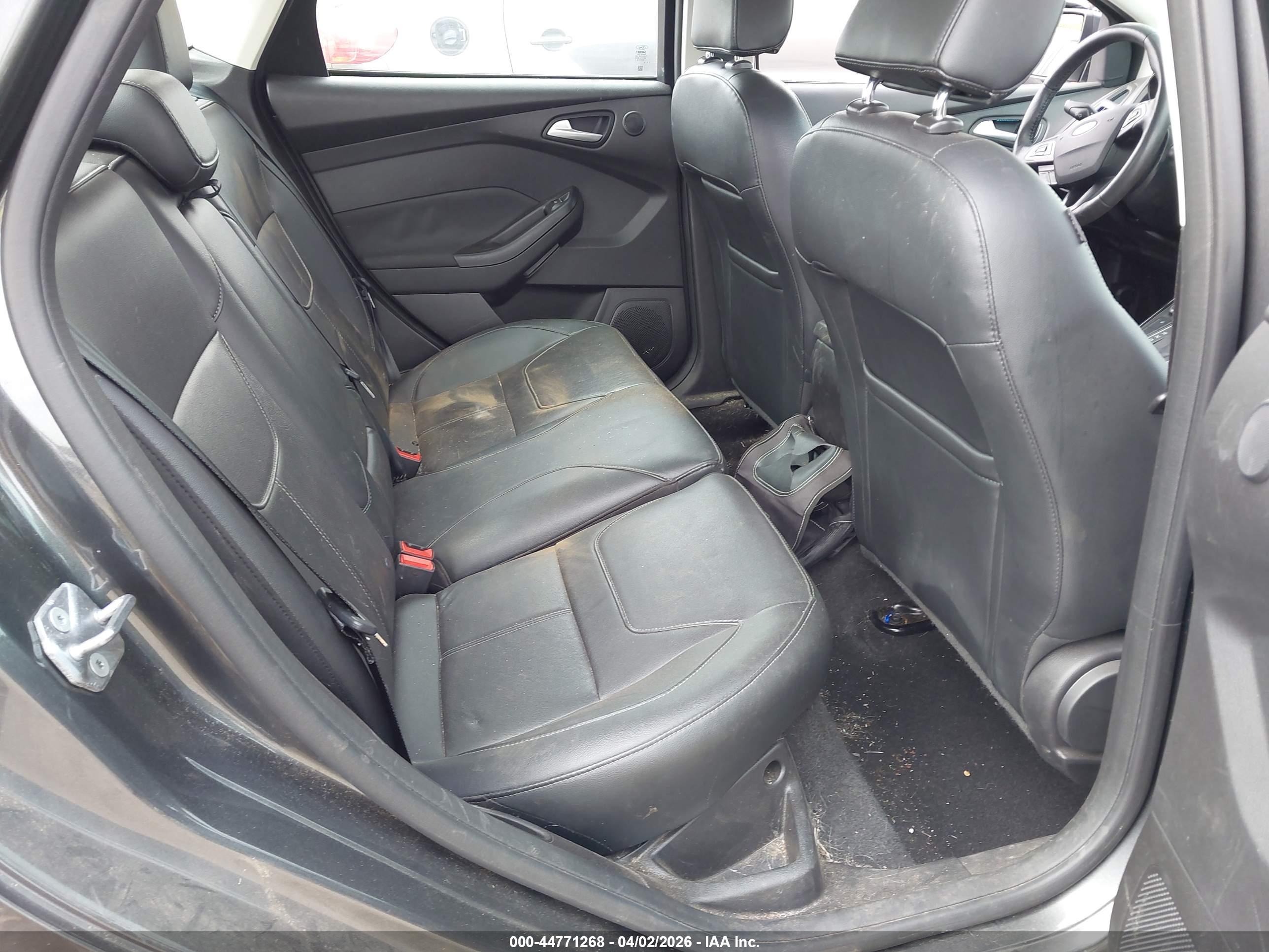 FORD FOCUS image 8