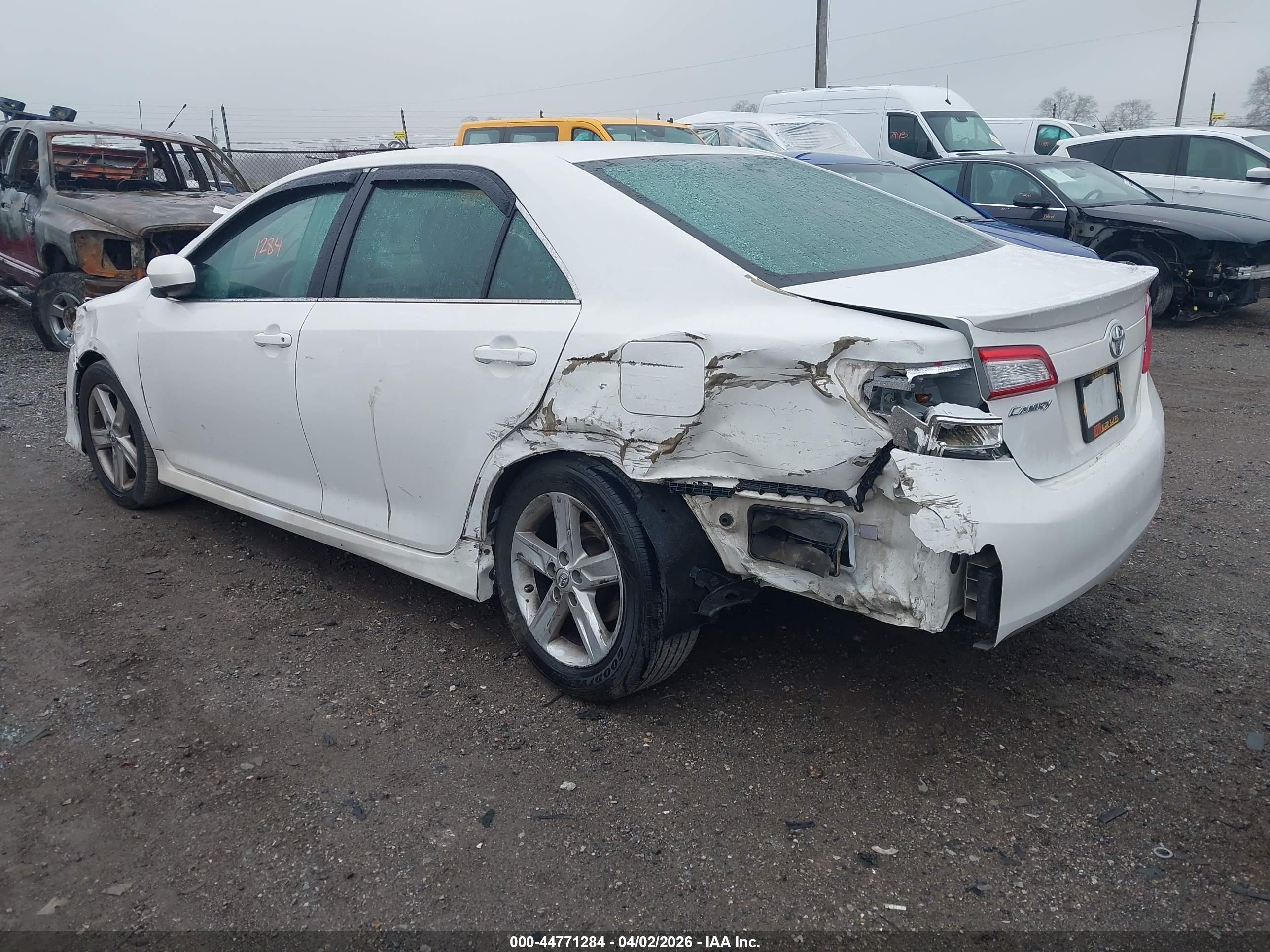 TOYOTA CAMRY image 3