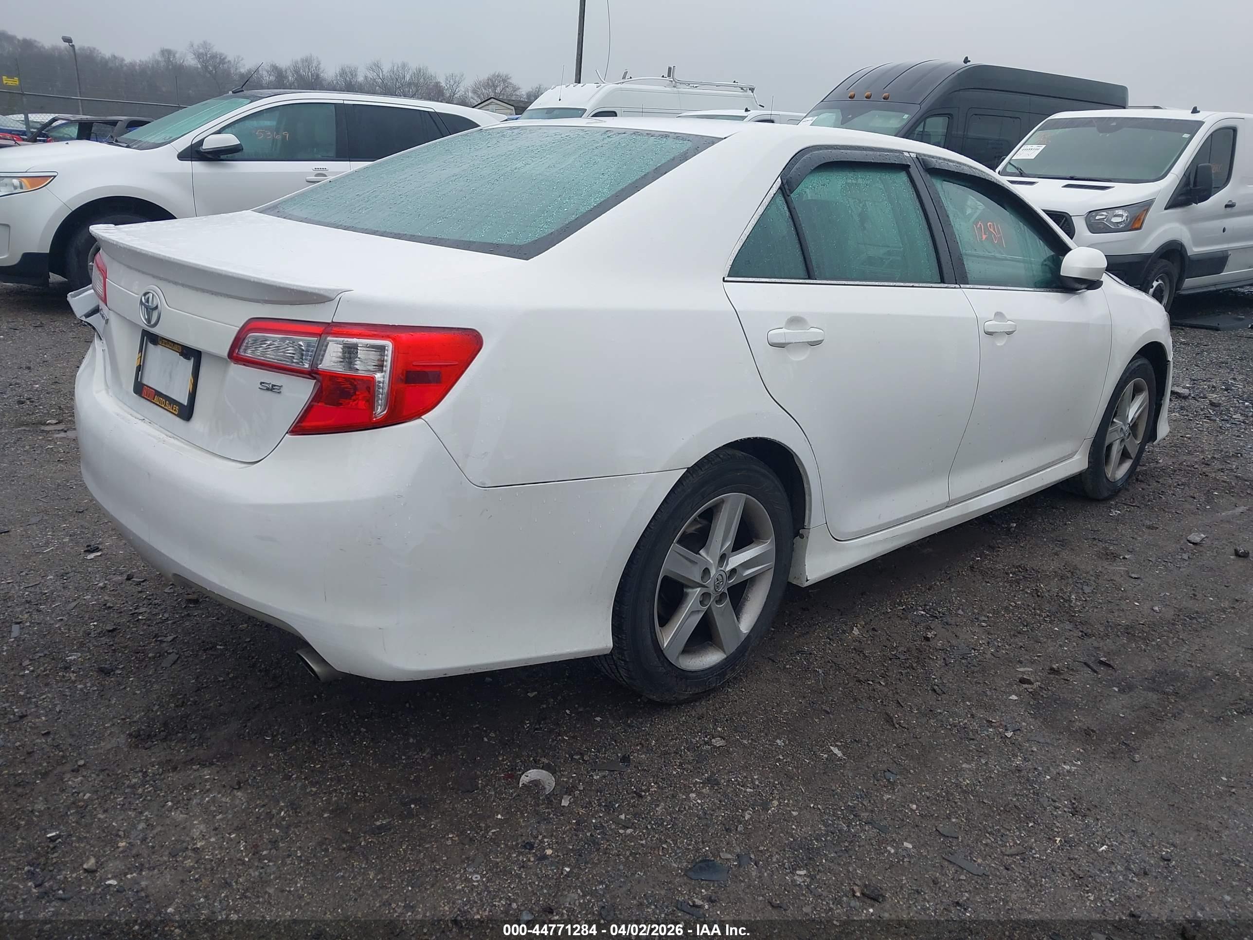 TOYOTA CAMRY image 4