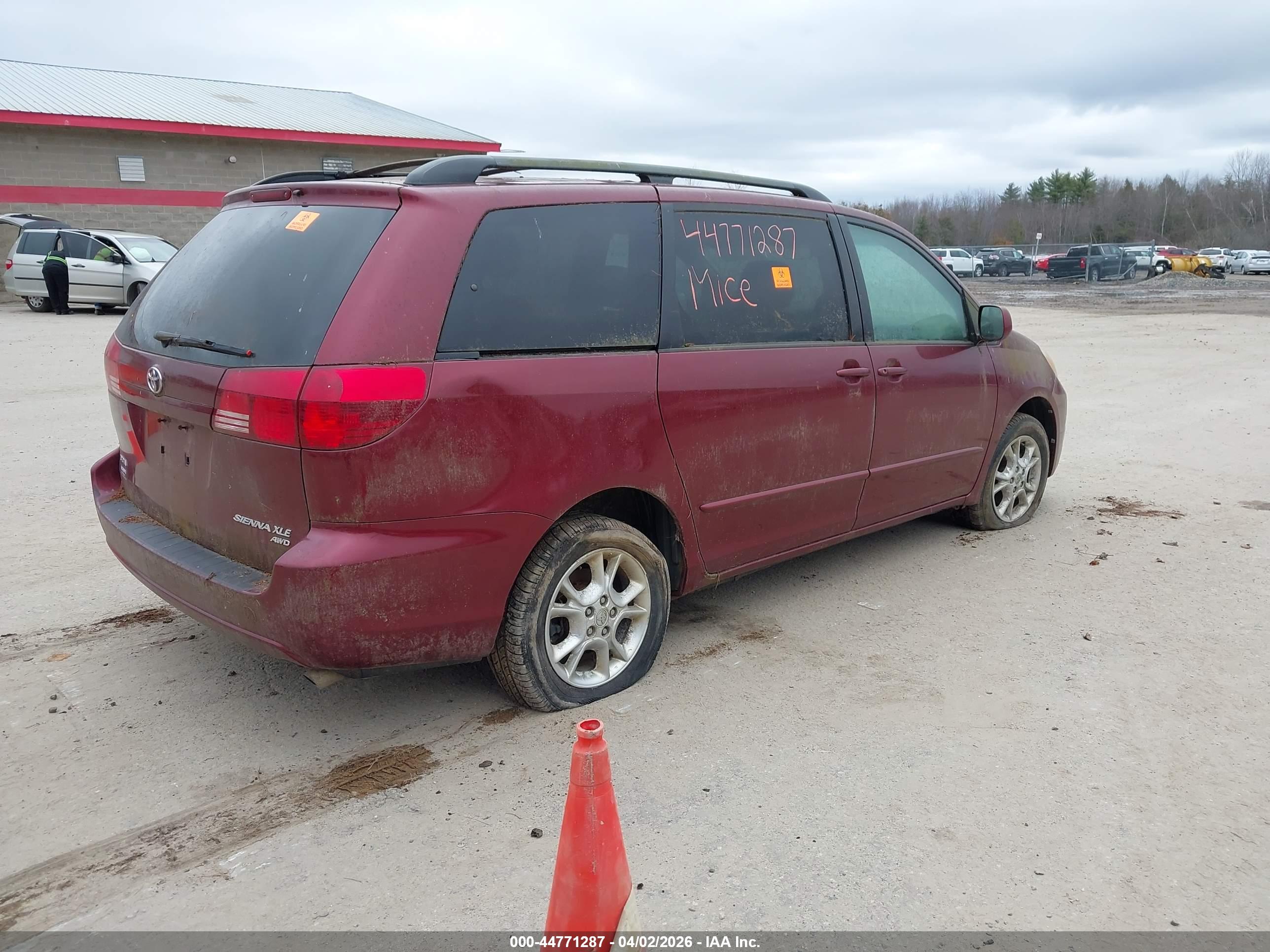 TOYOTA SIENNA image 4