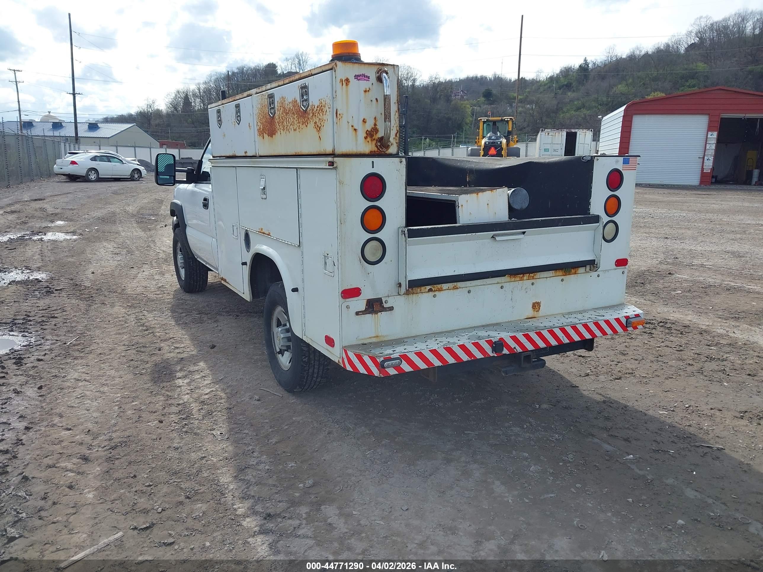 CHEVROLET SILVERADO image 3