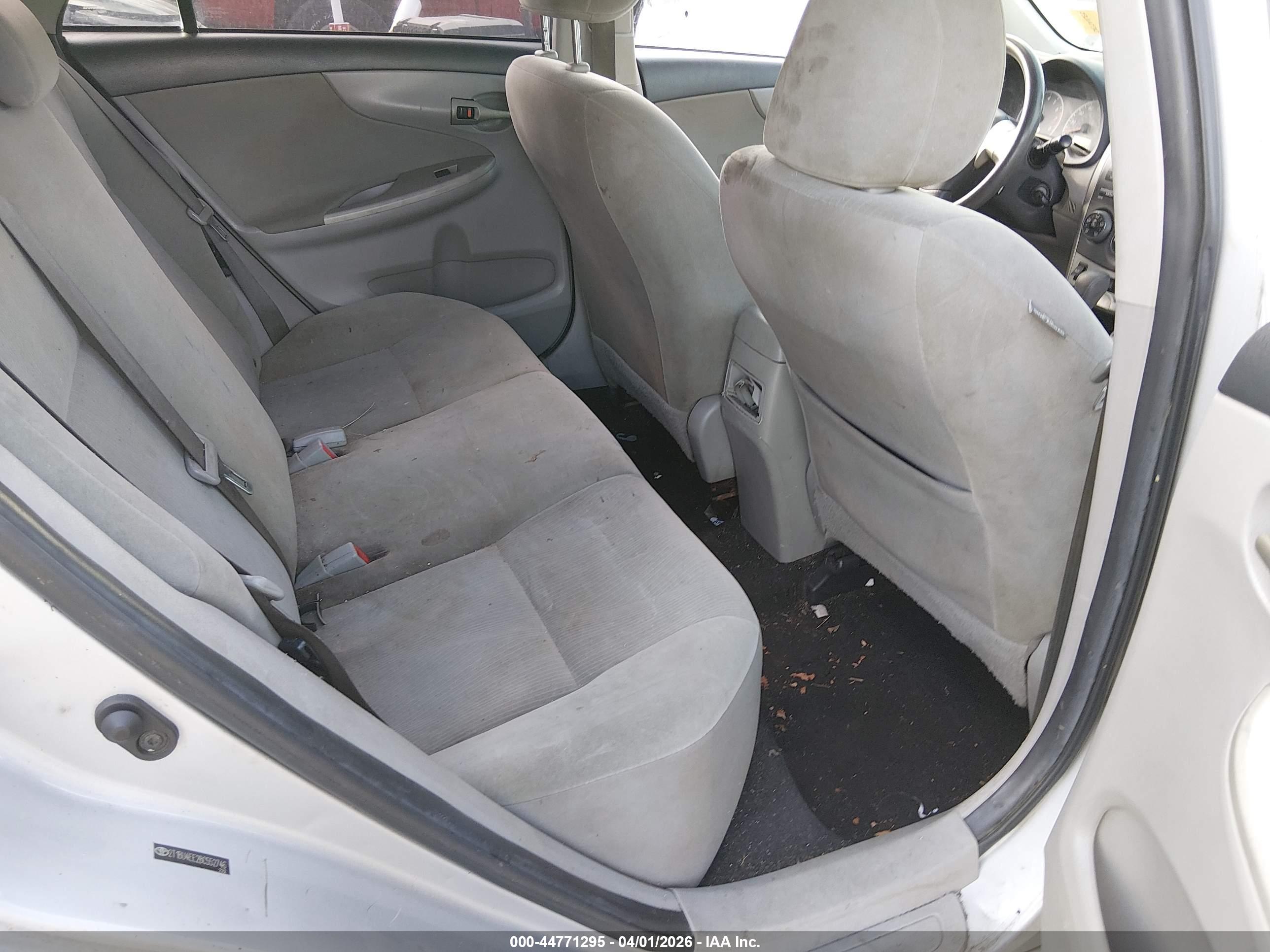TOYOTA COROLLA image 8