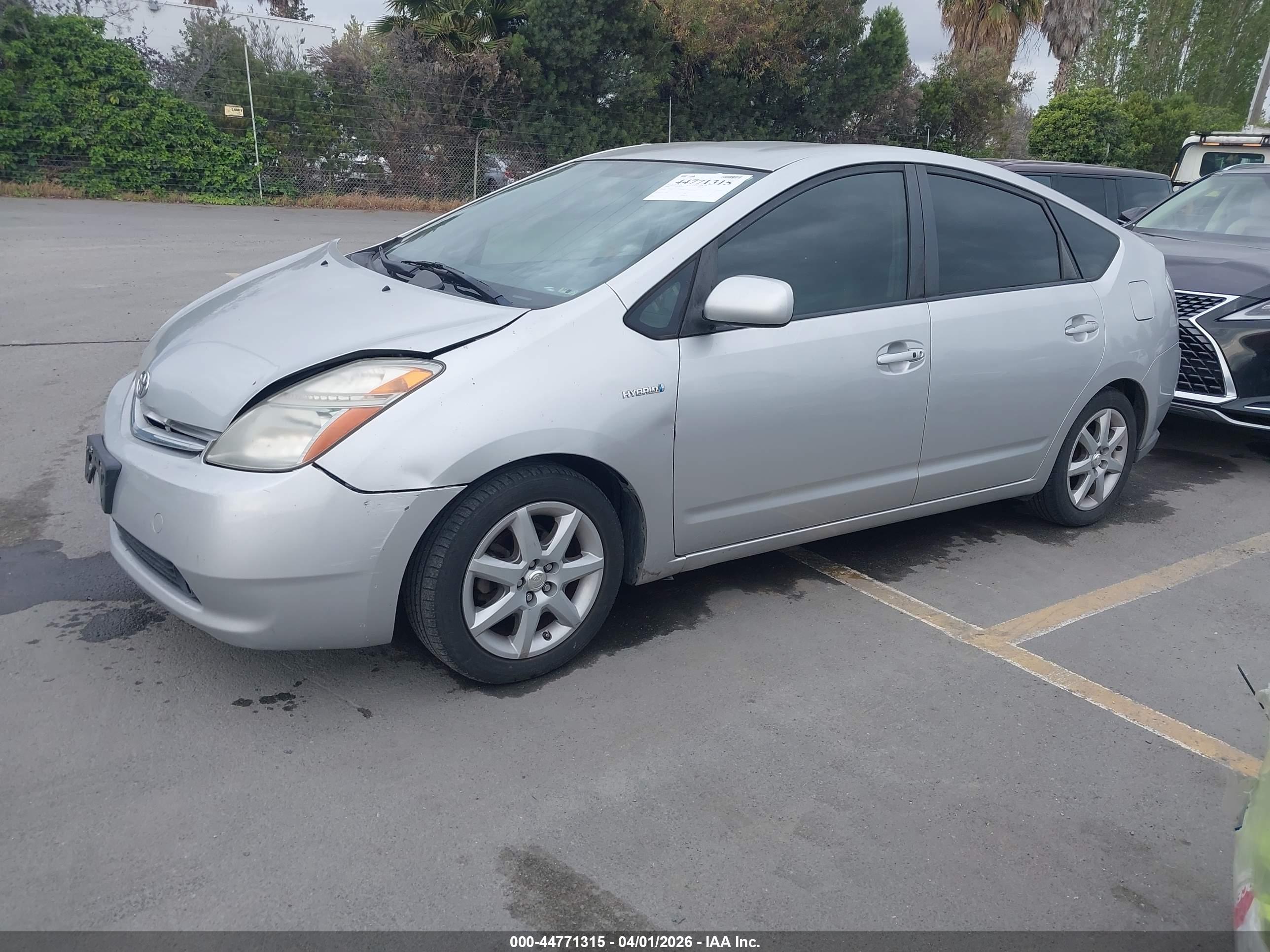 TOYOTA PRIUS image 2