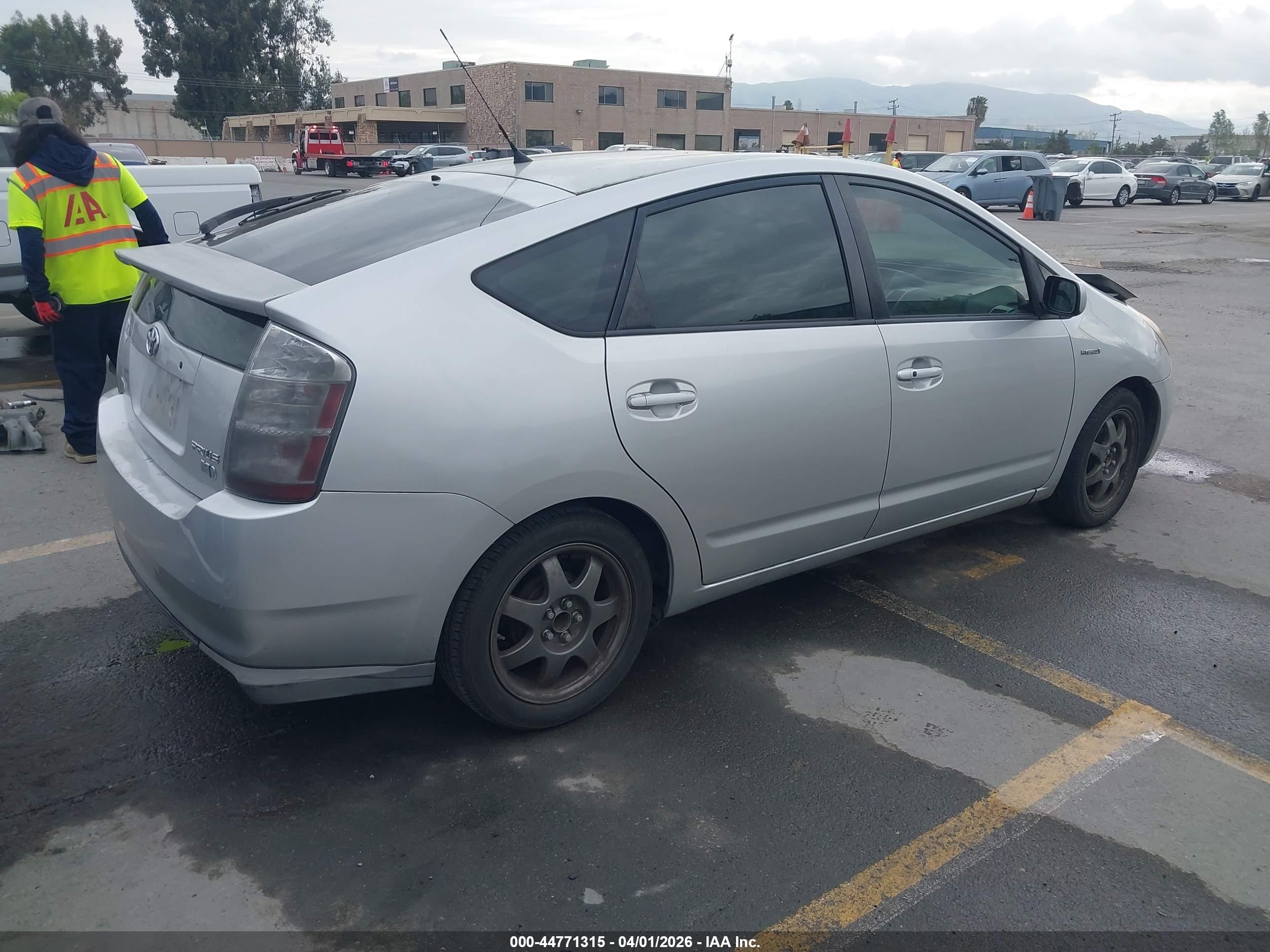 TOYOTA PRIUS image 4