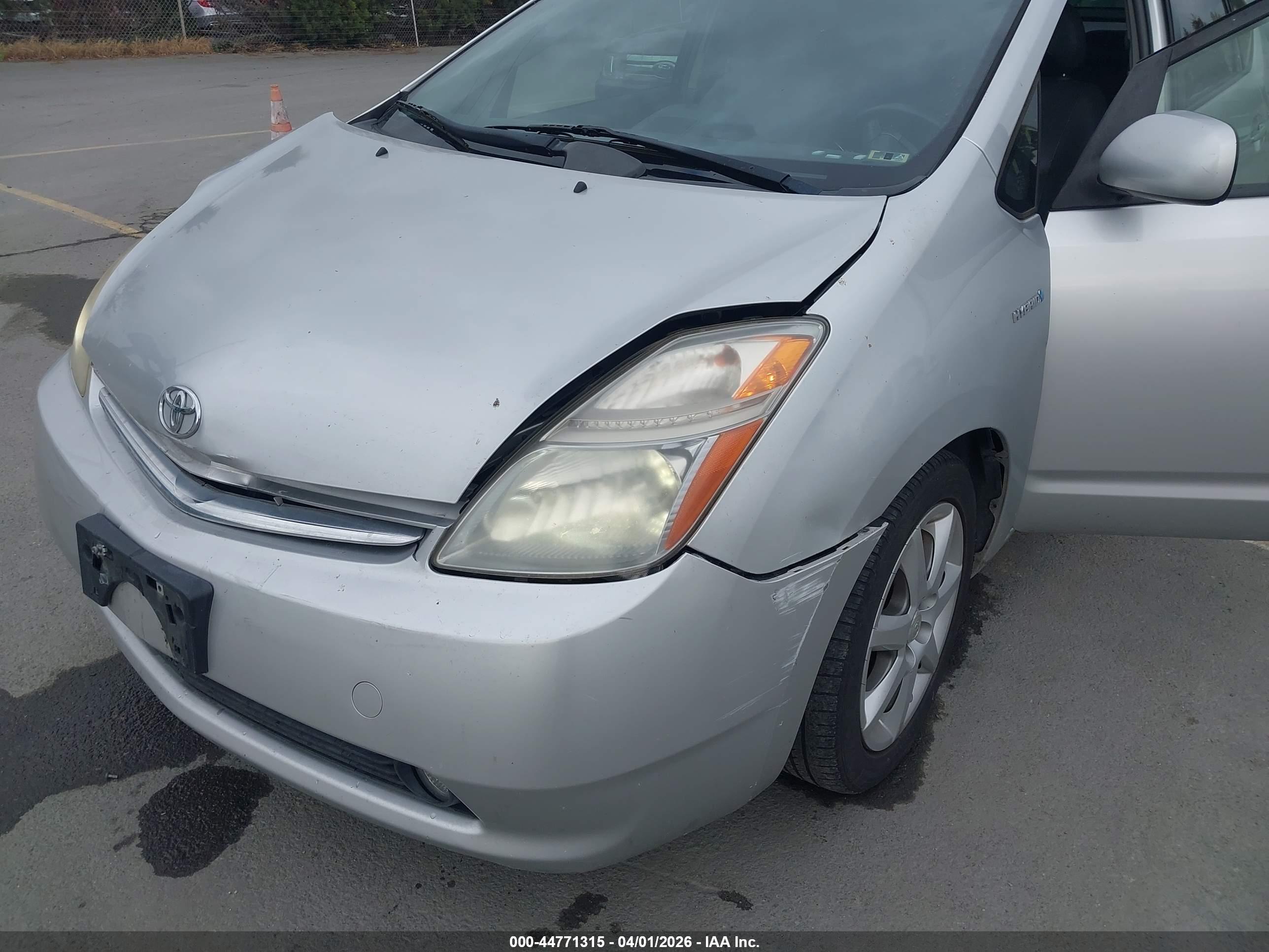 TOYOTA PRIUS image 6