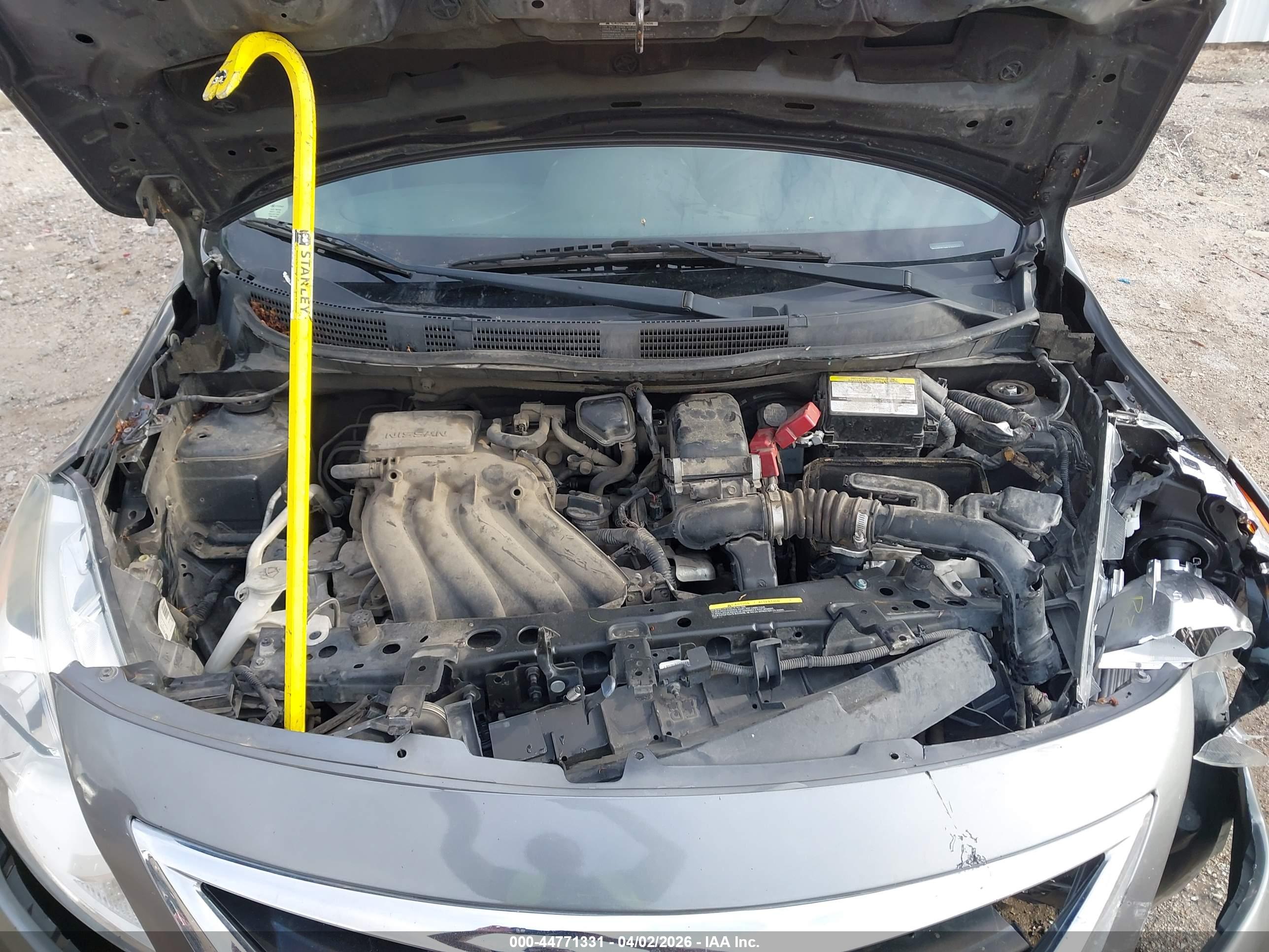 NISSAN VERSA image 10