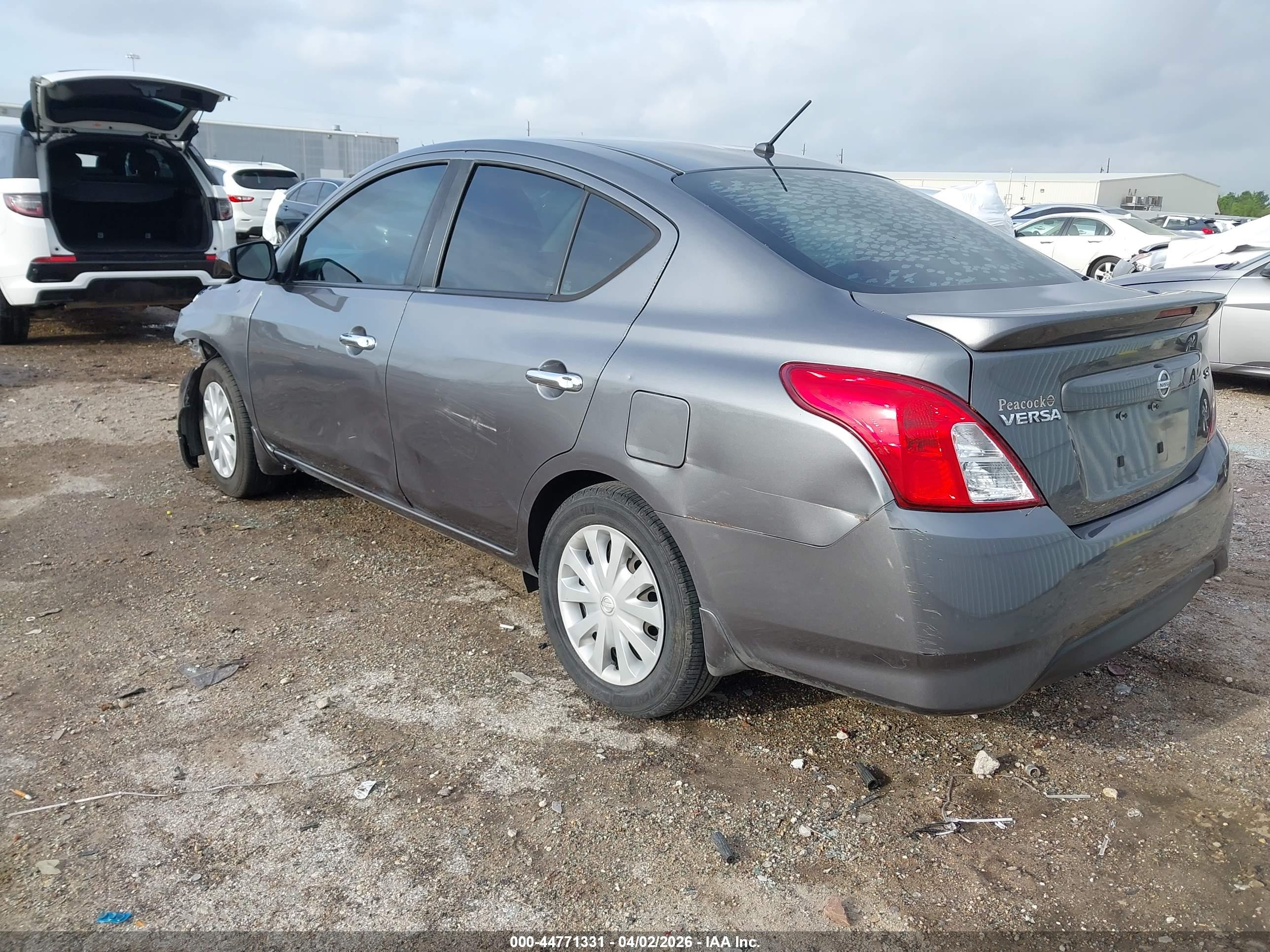 NISSAN VERSA image 3
