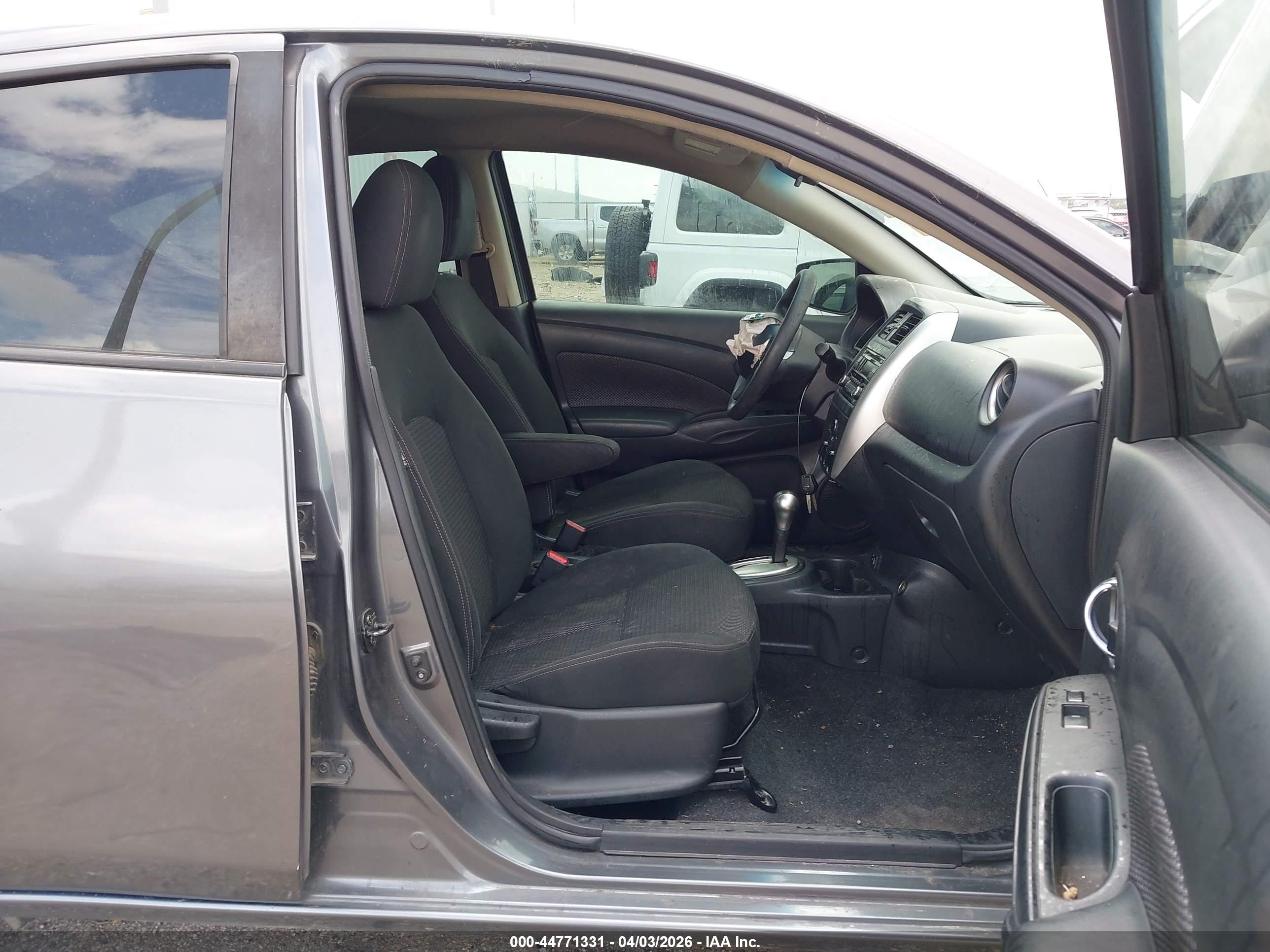 NISSAN VERSA image 5