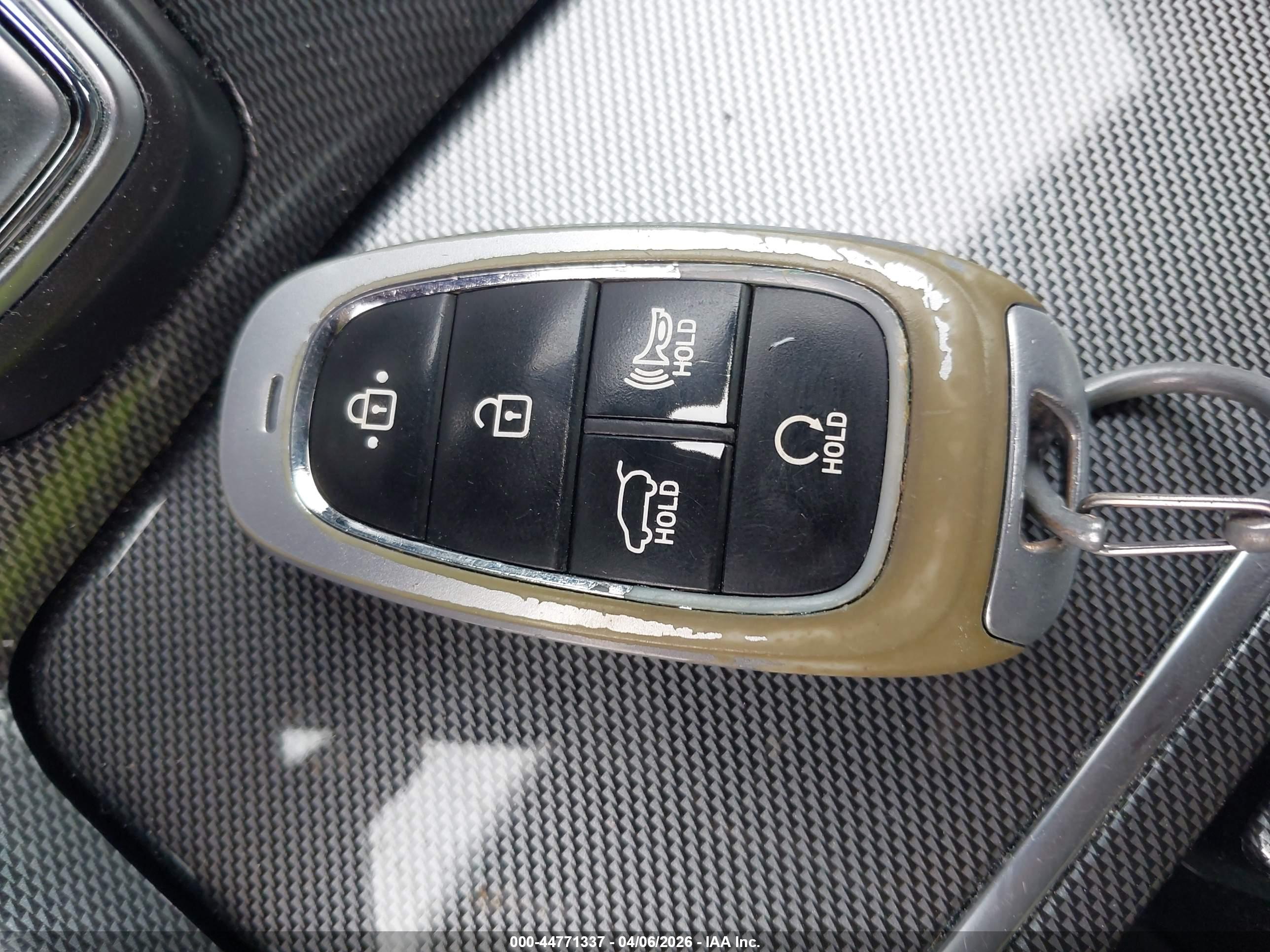 HYUNDAI SANTA image 11