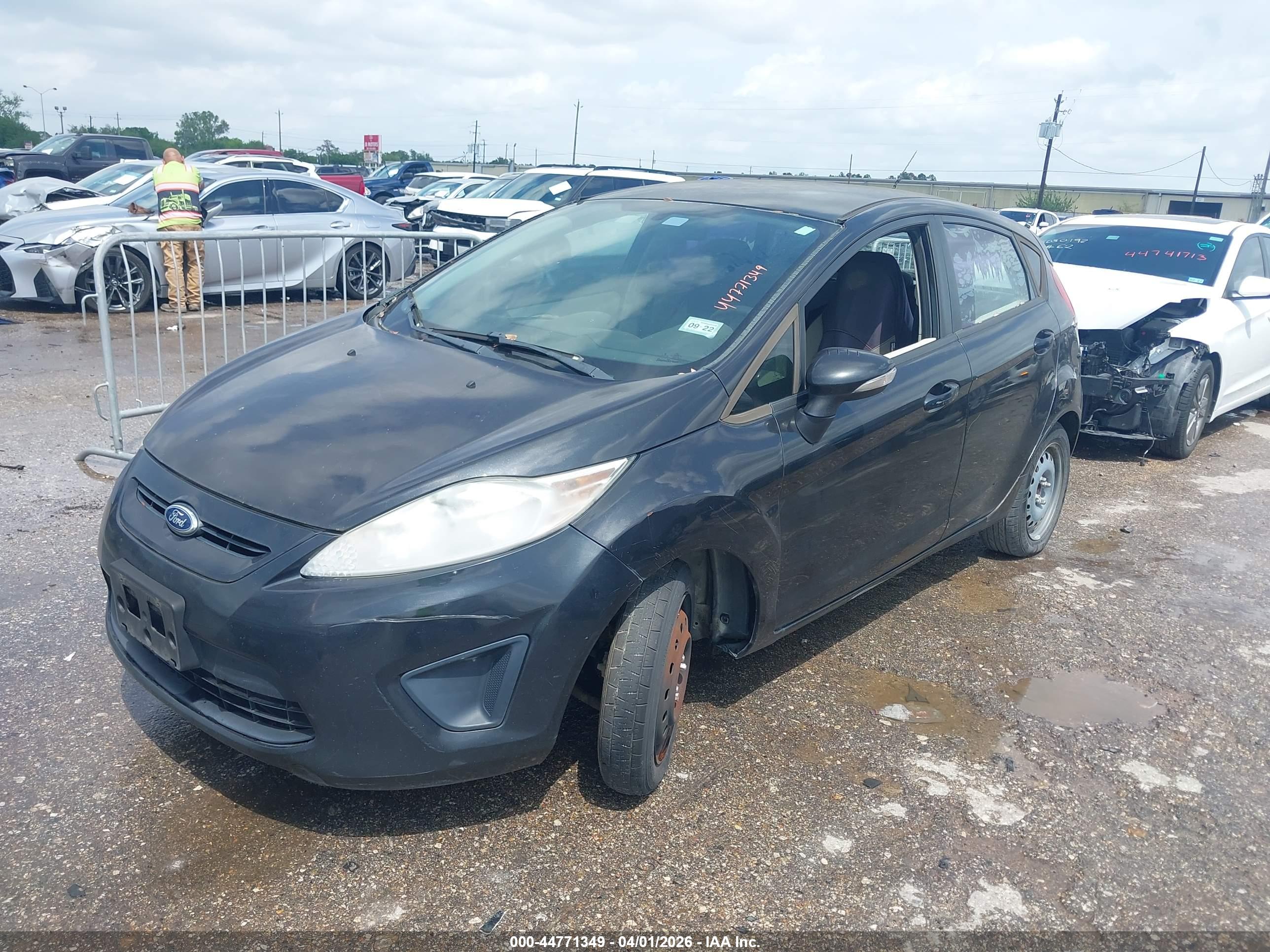 FORD FIESTA image 2
