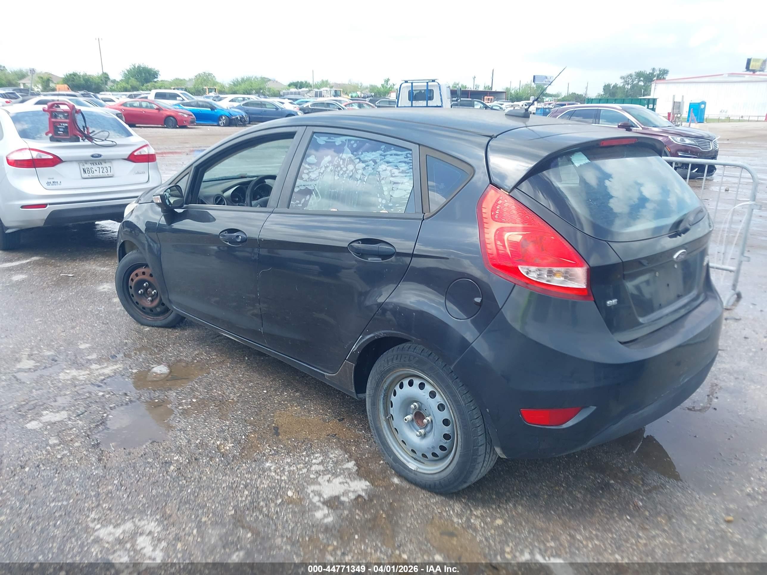 FORD FIESTA image 3
