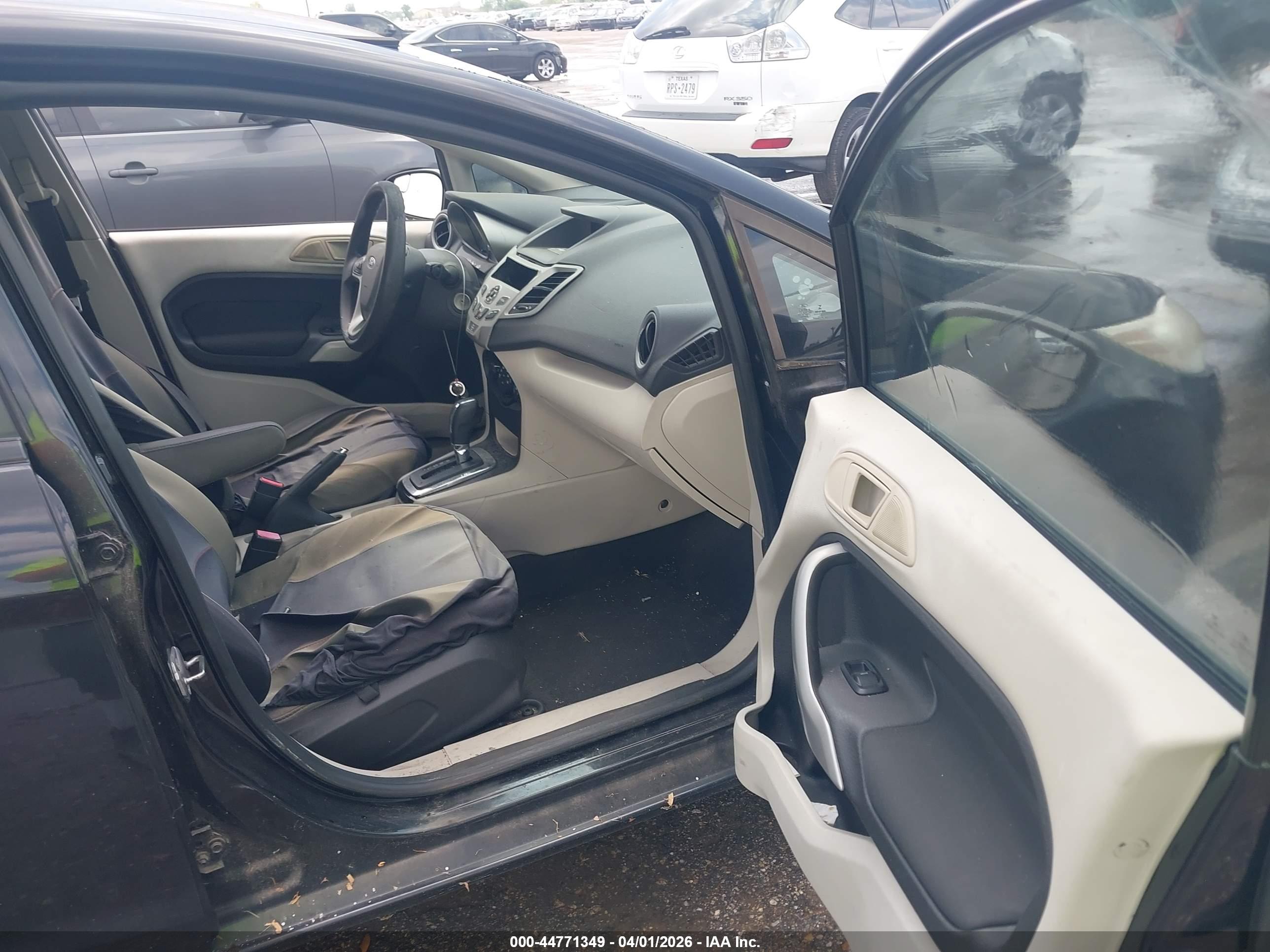 FORD FIESTA image 5